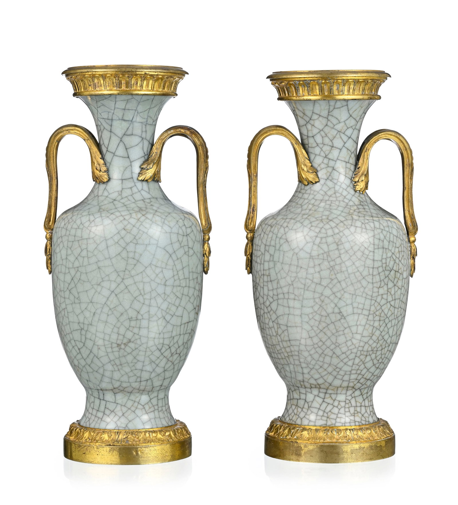 Paire de vases balustre, Chine, dynastie Qing, en porcelaine à glaçure céladon craque - 4