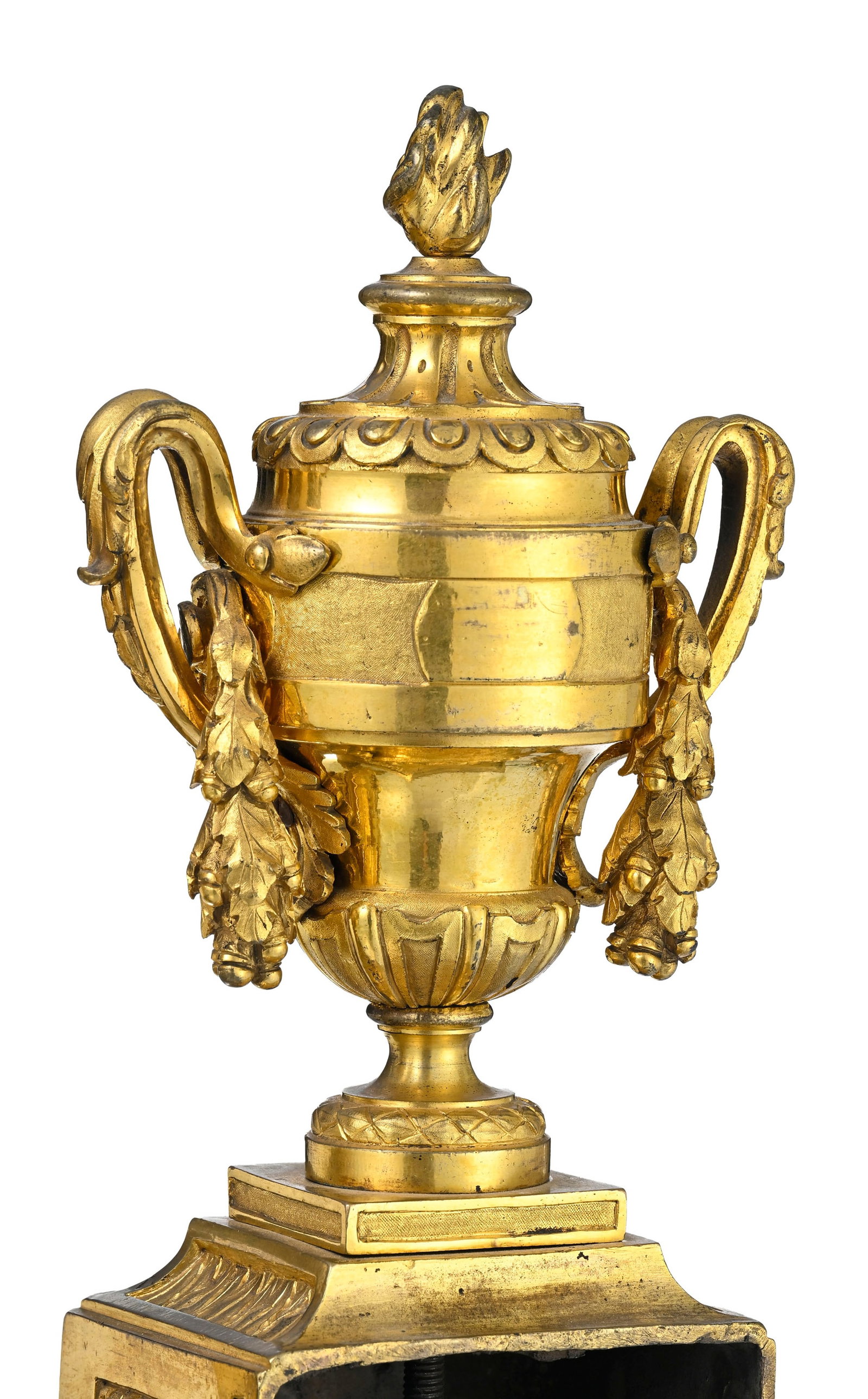 Paire de chenets d'époque Louis XVI, en bronze doré, à décor d'un vase couvert o - 5