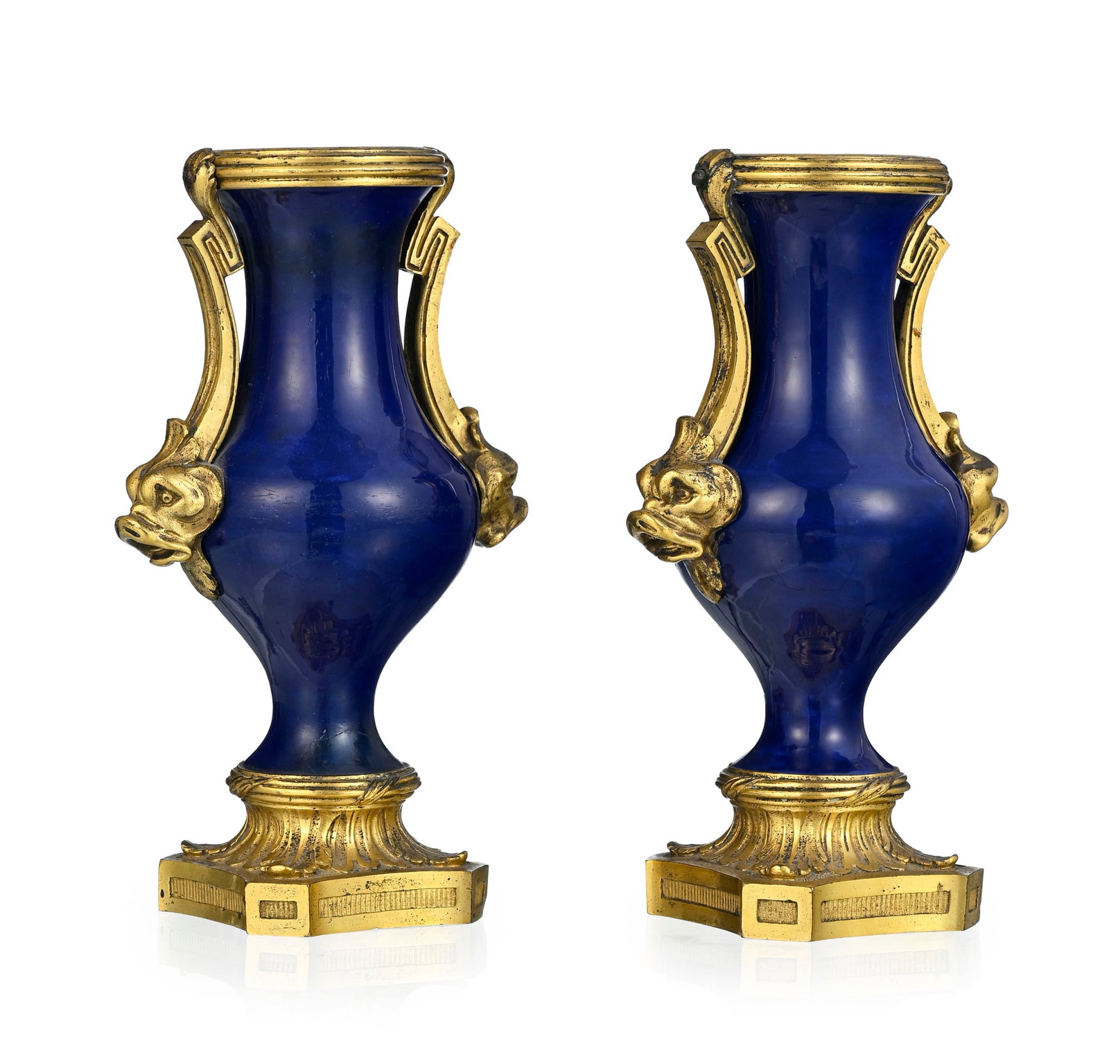 Paire de vases d'époque Louis XVI, de forme balustre, en porcelaine à glaçure bleue,  - 2