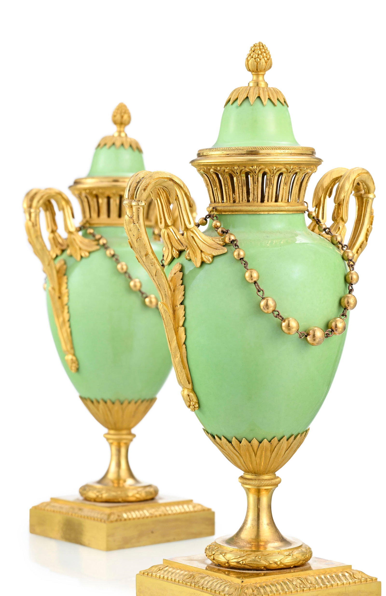 Paire de vases pot-pourri d'époque Louis XVI, en porcelaine de Locré à glaçure v - 4