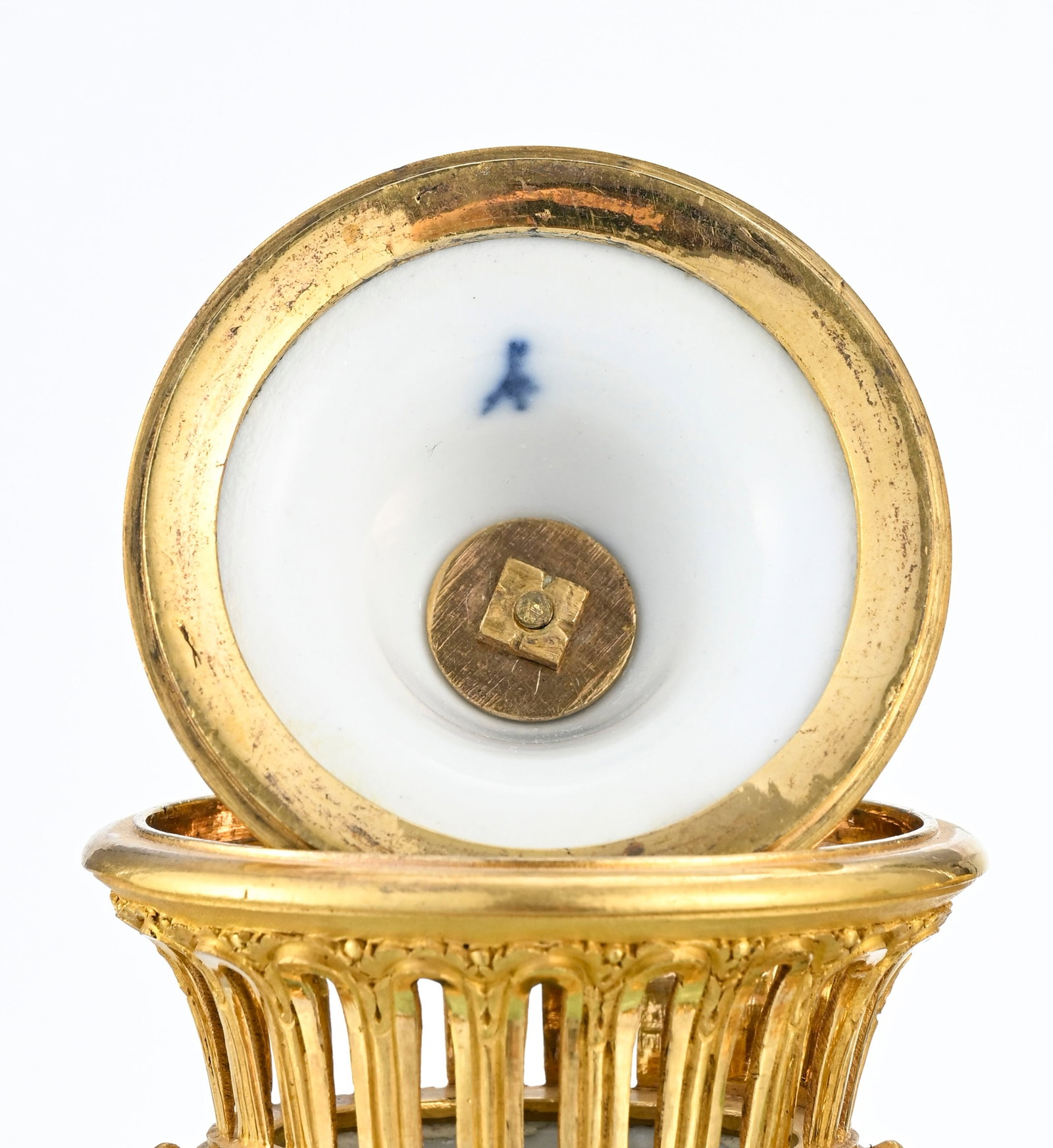 Paire de vases pot-pourri d'époque Louis XVI, en porcelaine de Locré à glaçure v - 8