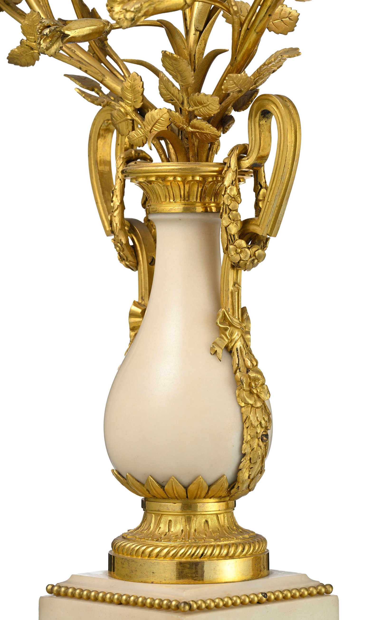 Paire de candélabres de style Louis XVI, XIXe s., à fût balustre en marbre blanc sout - 3