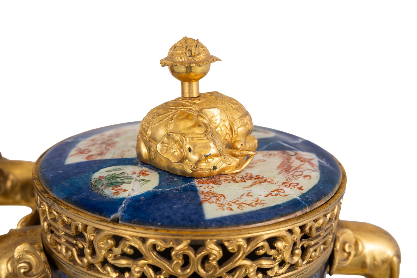 Paire de pots-pourris, XIXe s., en porcelaine de Chine polychrome, monture en bronze doré, h. 2 - 3
