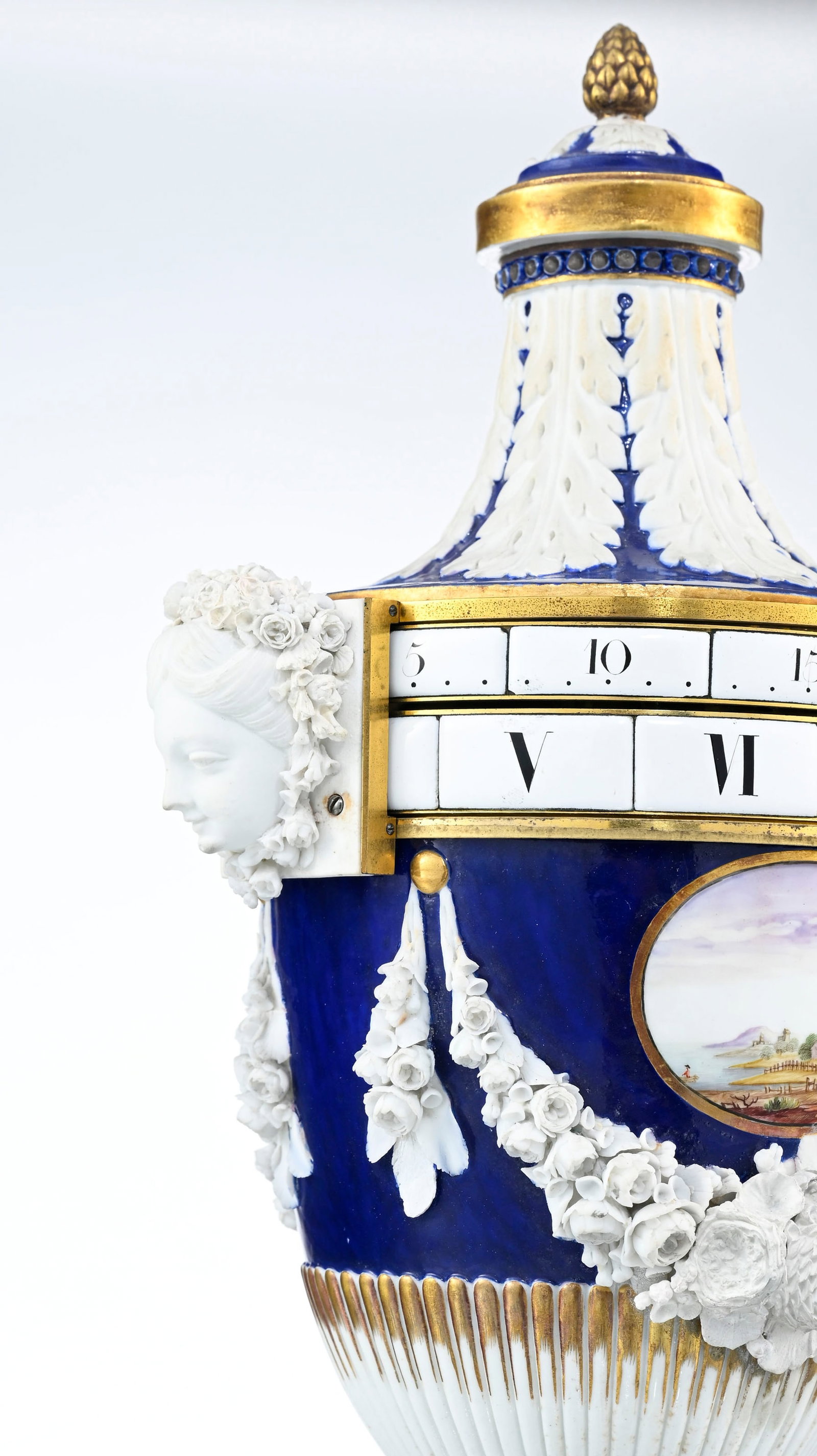 Pendule à cadrans tournants d'époque Louis XVI, en porcelaine à fond bleu de Nidervil - 6