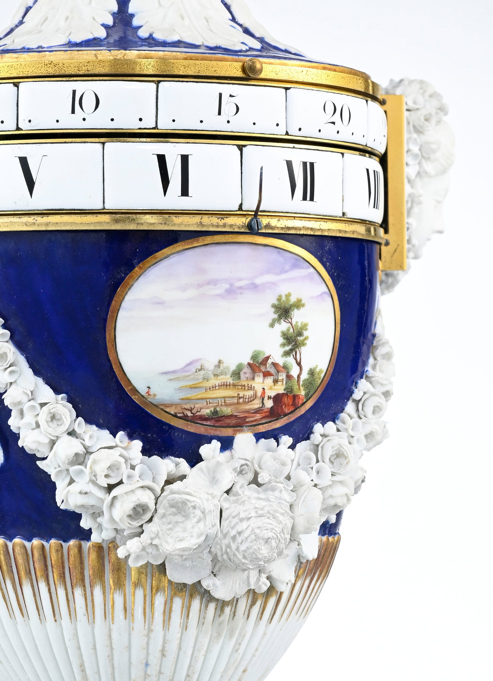 Pendule à cadrans tournants d'époque Louis XVI, en porcelaine à fond bleu de Nidervil - 8