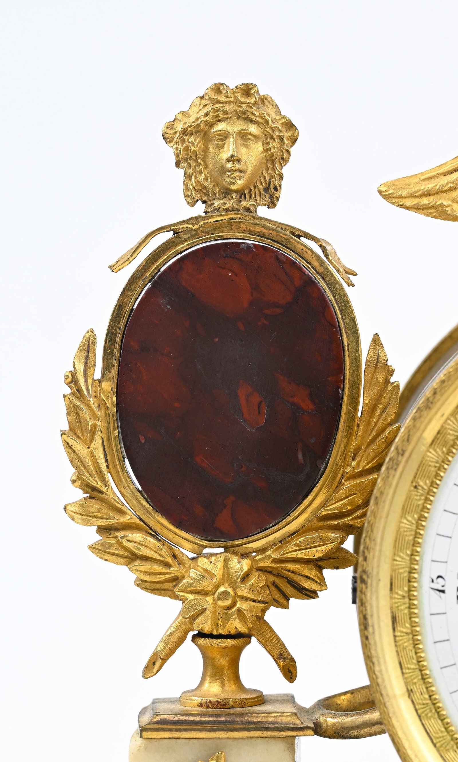 Pendule portique d'époque Directoire, en marbre blanc, rouge griotte et bronze doré, cadra - 5