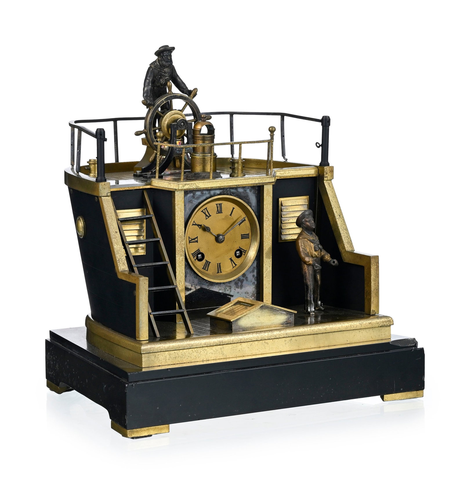 Pendule attribuée à André Romain Guilmet (1827-1892), circa 1890, en bronze et laiton: Pendule attribuée à André Romain Guilmet (1827-1892), circa 1890, en bronze et laiton, à décor sur le thème de la marine, mouvement numéroté 1671, base en