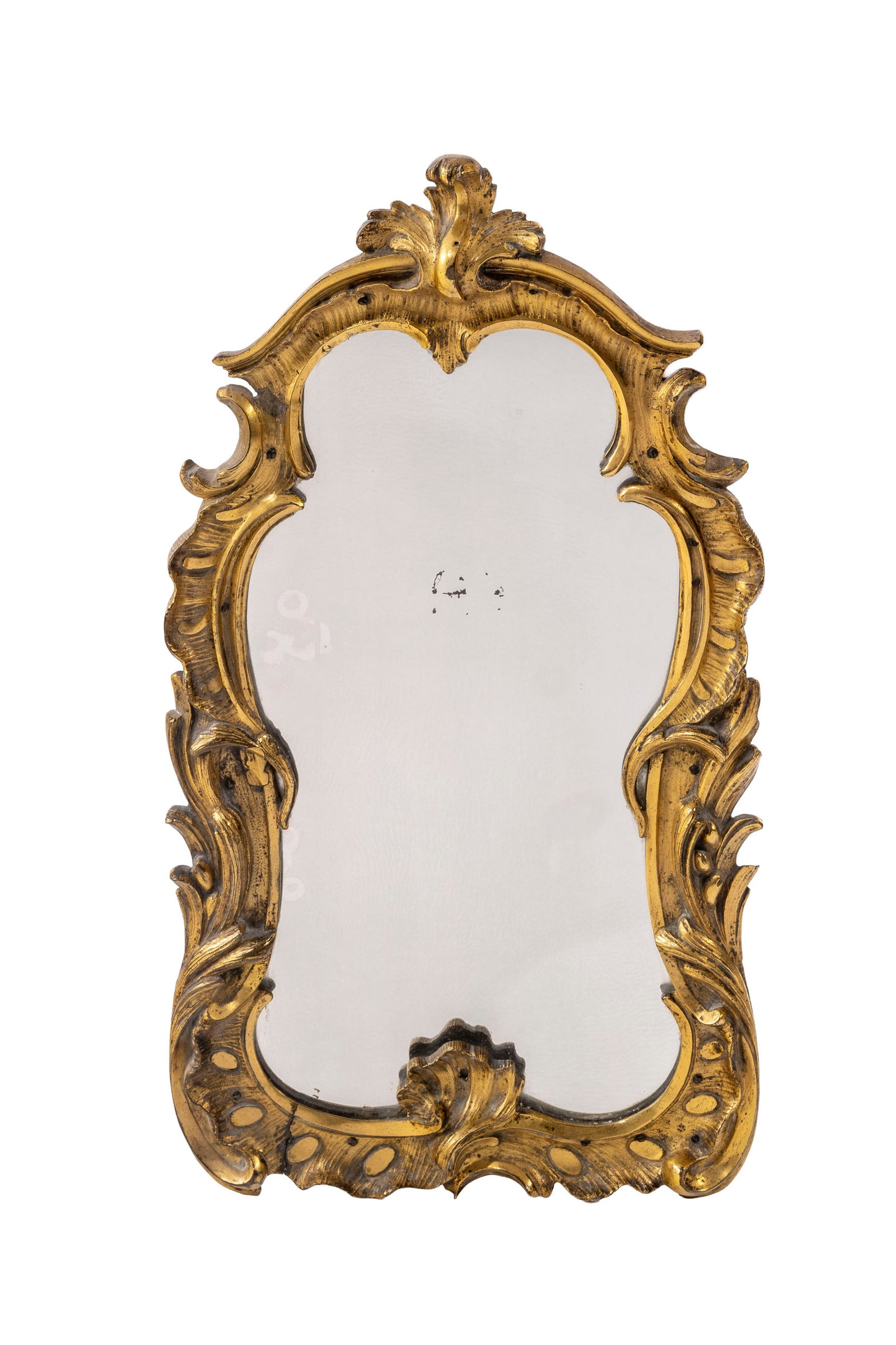 Miroir de table de style Louis XV, XIXe s., à cadre mouvementé en bronze ciselé et do: Miroir de table de style Louis XV, XIXe s., à cadre mouvementé en bronze ciselé et doré à décor de rocailles et feuilles d'acanthe, 49x28 cm