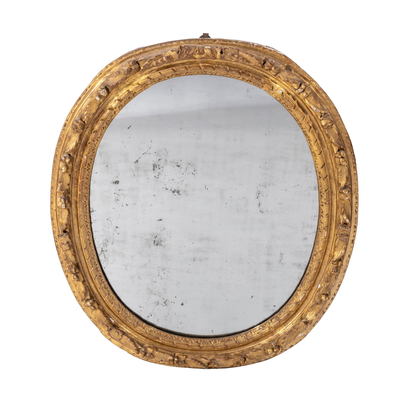 Miroir ovale de style Louis XVI, XIXe s., à décor d'une frise de fleurs et de feuilles, gl: Miroir ovale de style Louis XVI, XIXe s., à décor d'une frise de fleurs et de feuilles, glace au mercure, 91x81 cm Condition usures et manques à la dorure présence de fissures