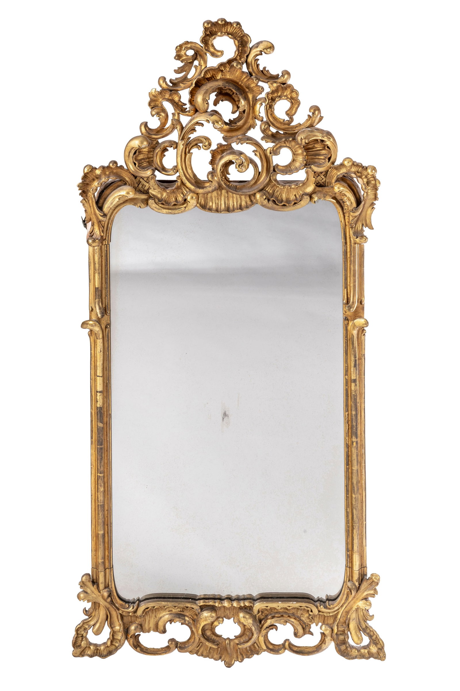 Miroir, Italie, XIXe s., en bois sculpté et ajouré à décor de rocailles et feuil: Miroir, Italie, XIXe s., en bois sculpté et ajouré à décor de rocailles et feuilles d'acanthe, glace au mercure, 180x80 cm Condition manques et usures à la dorure fronton