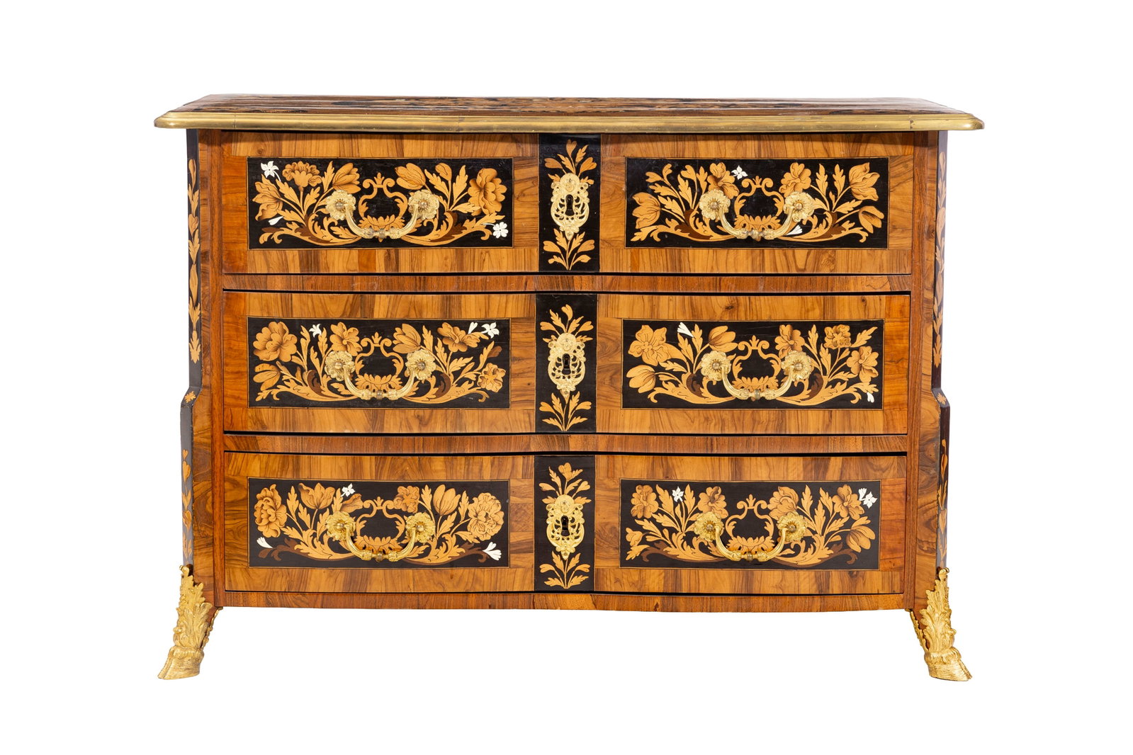 Commode en partie d'époque Louis XIV, en placage de bois de rose, ivoire et ébène, ma: Commode en partie d'époque Louis XIV, en placage de bois de rose, ivoire et ébène, marqueterie à décor de fleurs, ornementations en bronze doré, façade ouvrant par