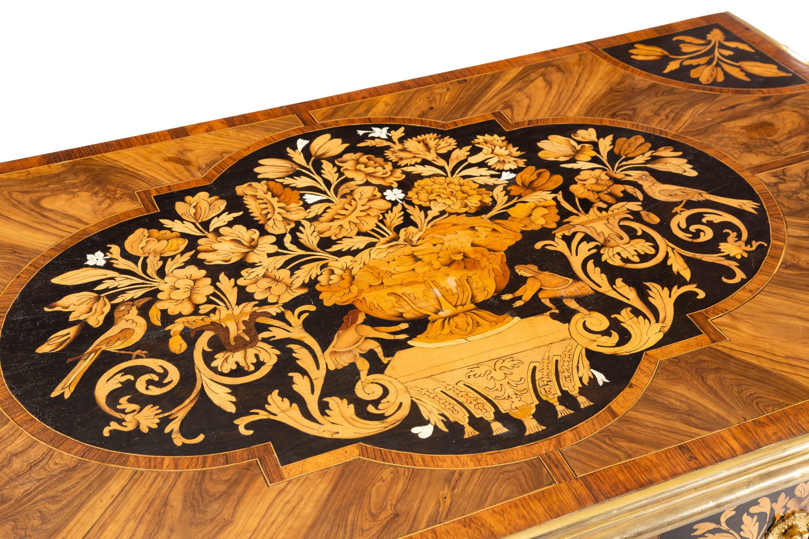 Commode en partie d'époque Louis XIV, en placage de bois de rose, ivoire et ébène, ma - 3