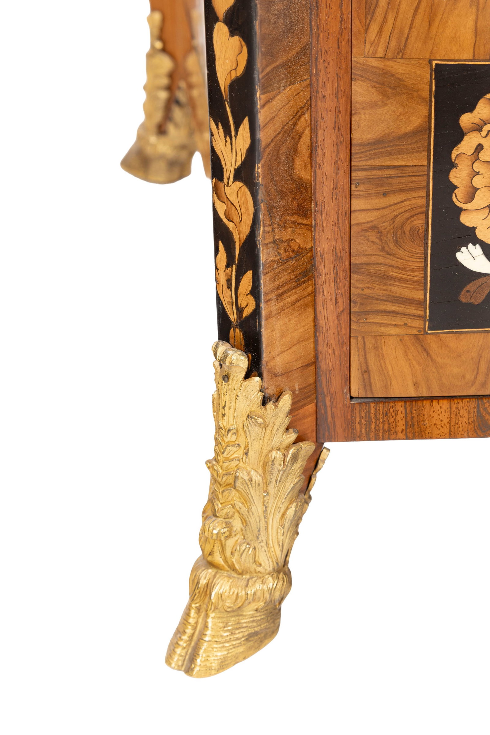 Commode en partie d'époque Louis XIV, en placage de bois de rose, ivoire et ébène, ma - 6