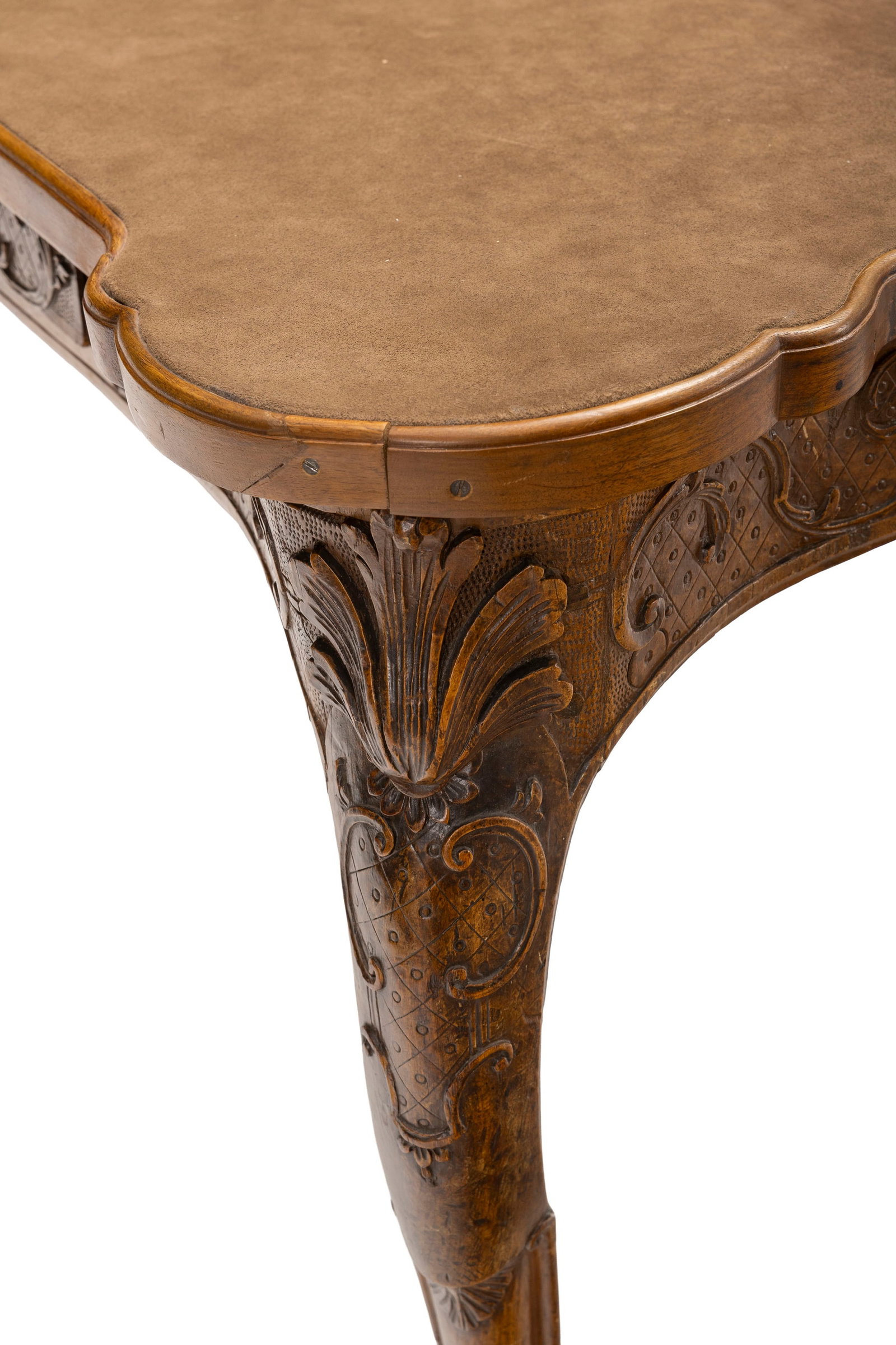 Table à jeux de style Régence, XIXe s., en bois naturel sculpté à décor de  - 2