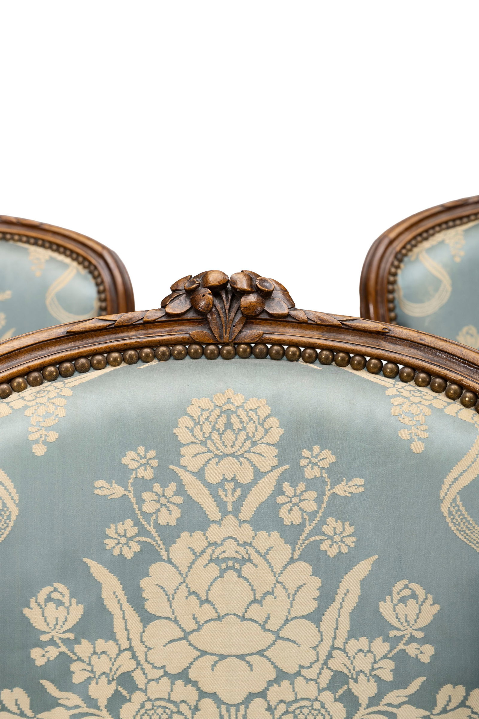 Suite de 4 fauteuils en cabriolet d'époque Louis XV, en hêtre mouluré et sculpté - 2