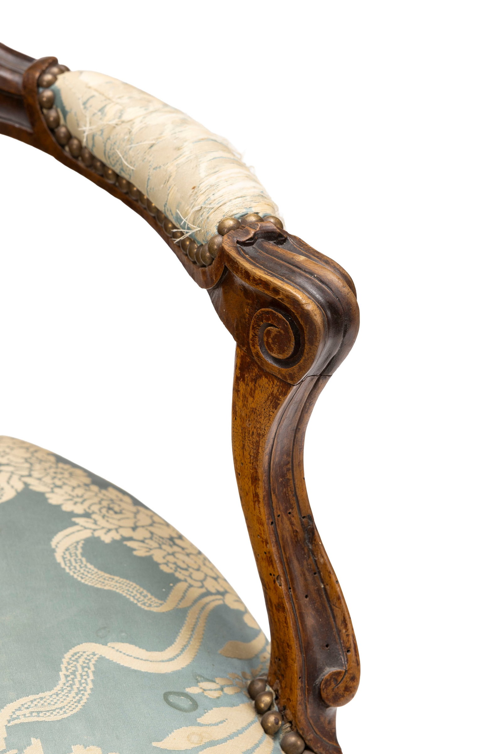 Suite de 4 fauteuils en cabriolet d'époque Louis XV, en hêtre mouluré et sculpté - 3