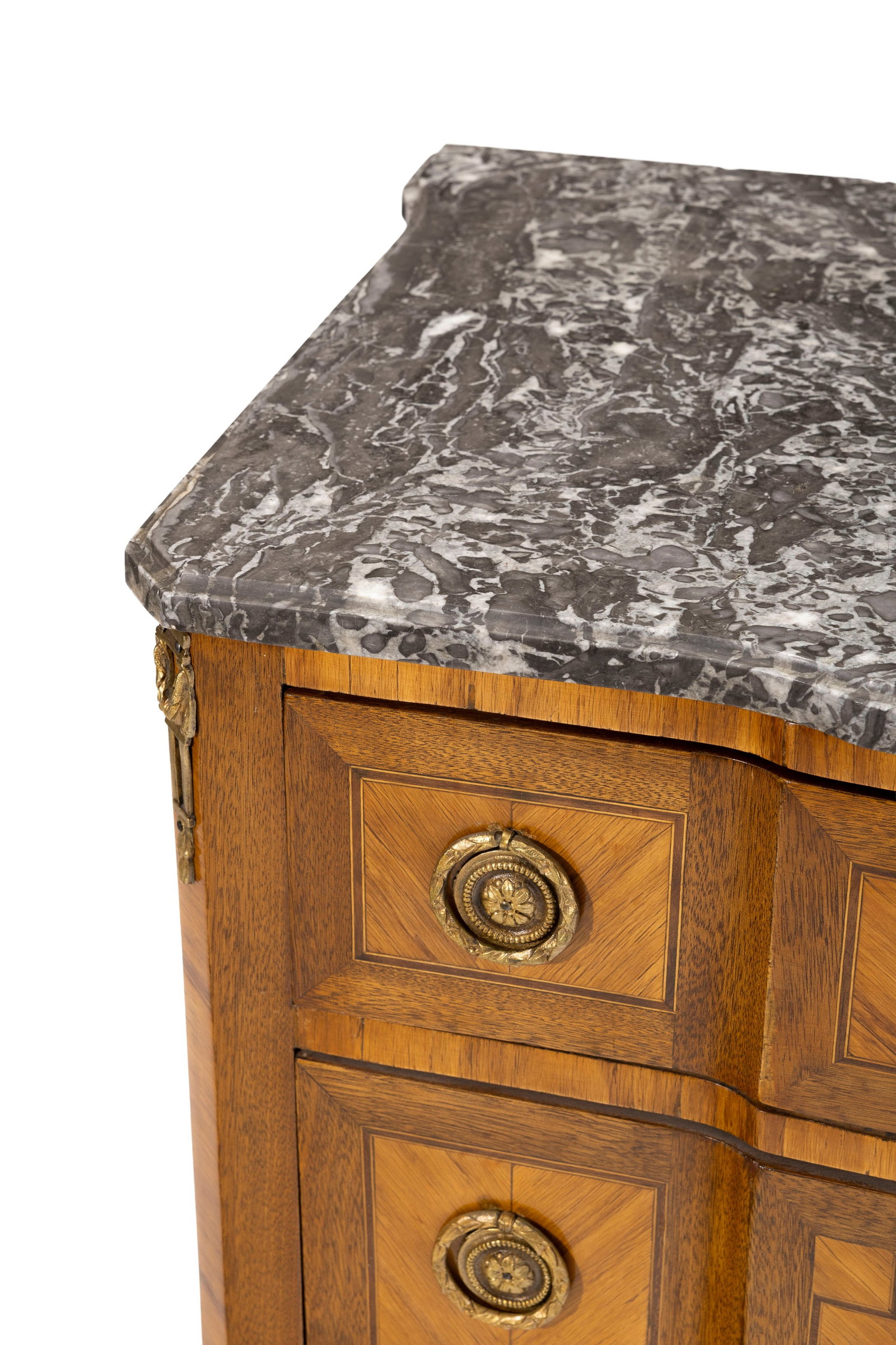 Commode de style Transition, XIXe s., en placage de bois de rose, façade à ressaut ouvrant - 2