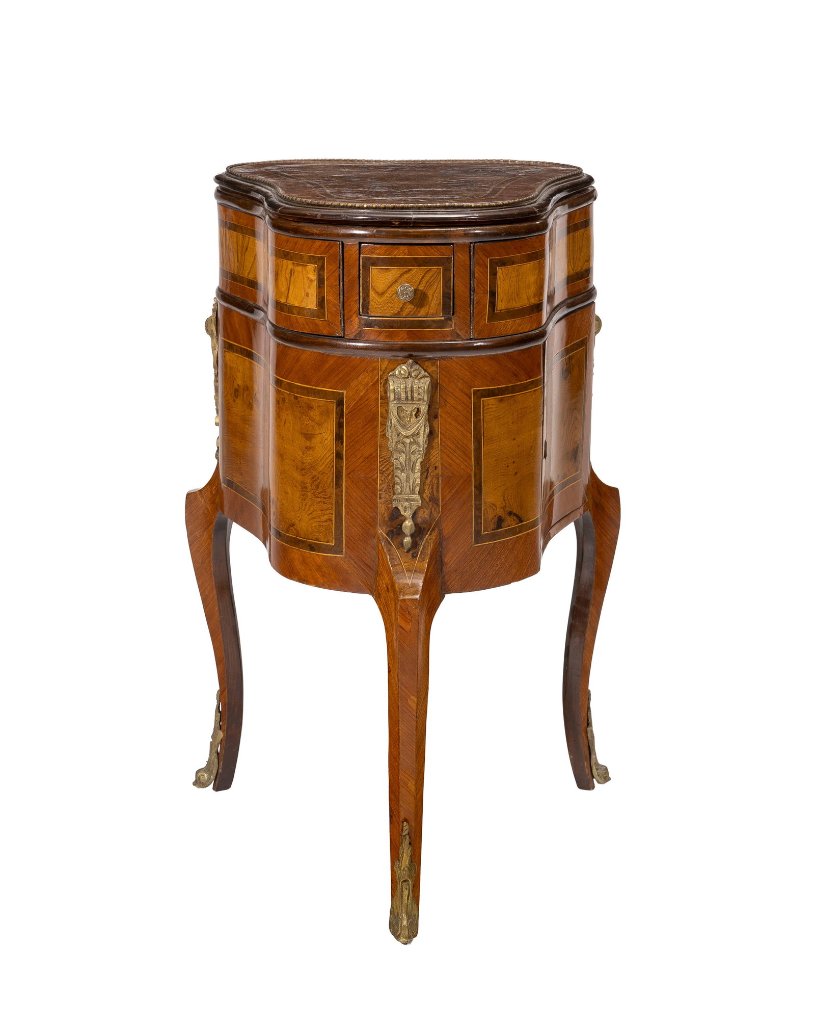 Table de toilette "cœur" de style Transition, XIXe s., en placage de bois fruitier, pieds galb&: Table de toilette "cœur" de style Transition, XIXe s., en placage de bois fruitier, pieds galbés, ouvrant par un plateau démasquant une glace, trois tiroirs et un abattant, pieds cambr&