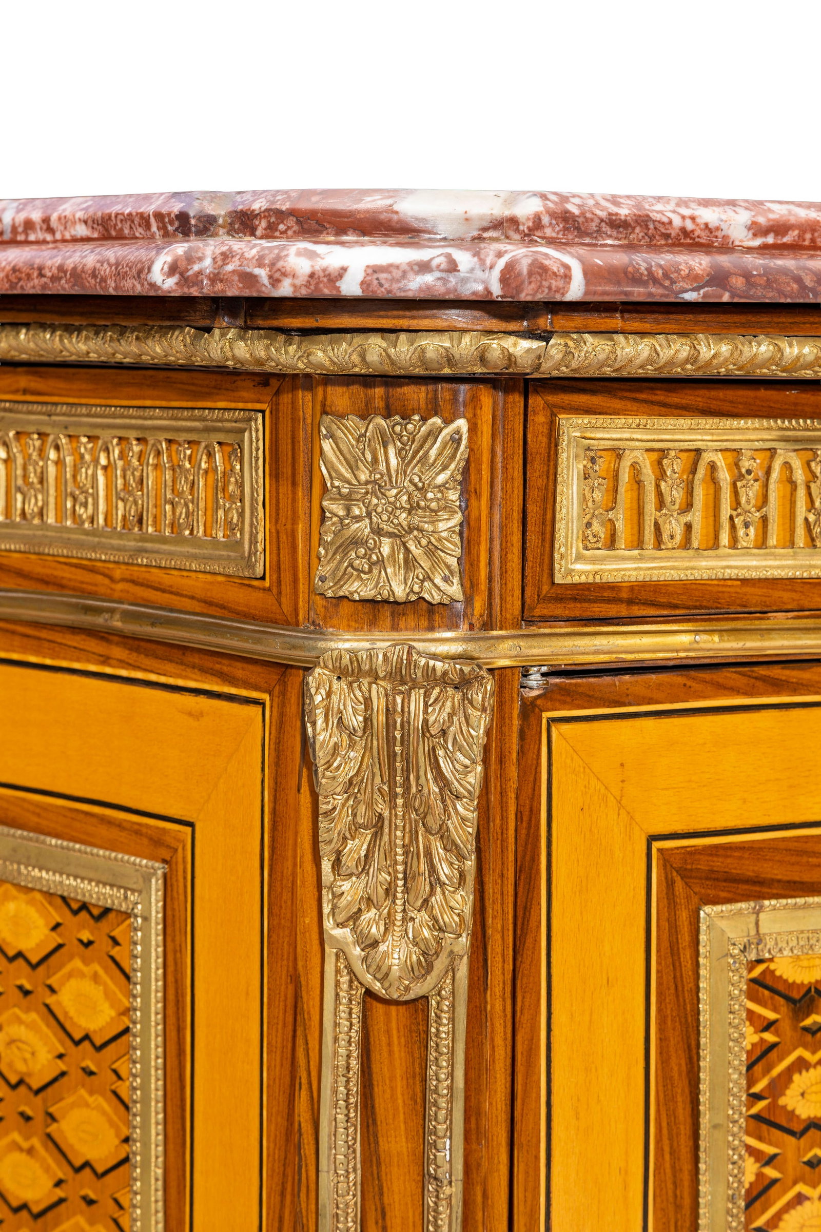 Commode de style Louis XVI d'après un modèle de Jean-Henri Riesener, XXe s., en placage de - 4
