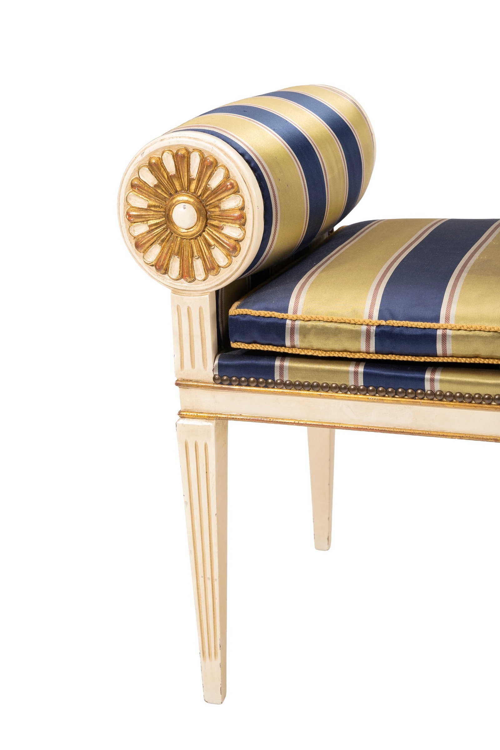 Banquette, XXe s., en bois peint blanc et rechampis dorés, soierie rayée bleue et verte, p - 2