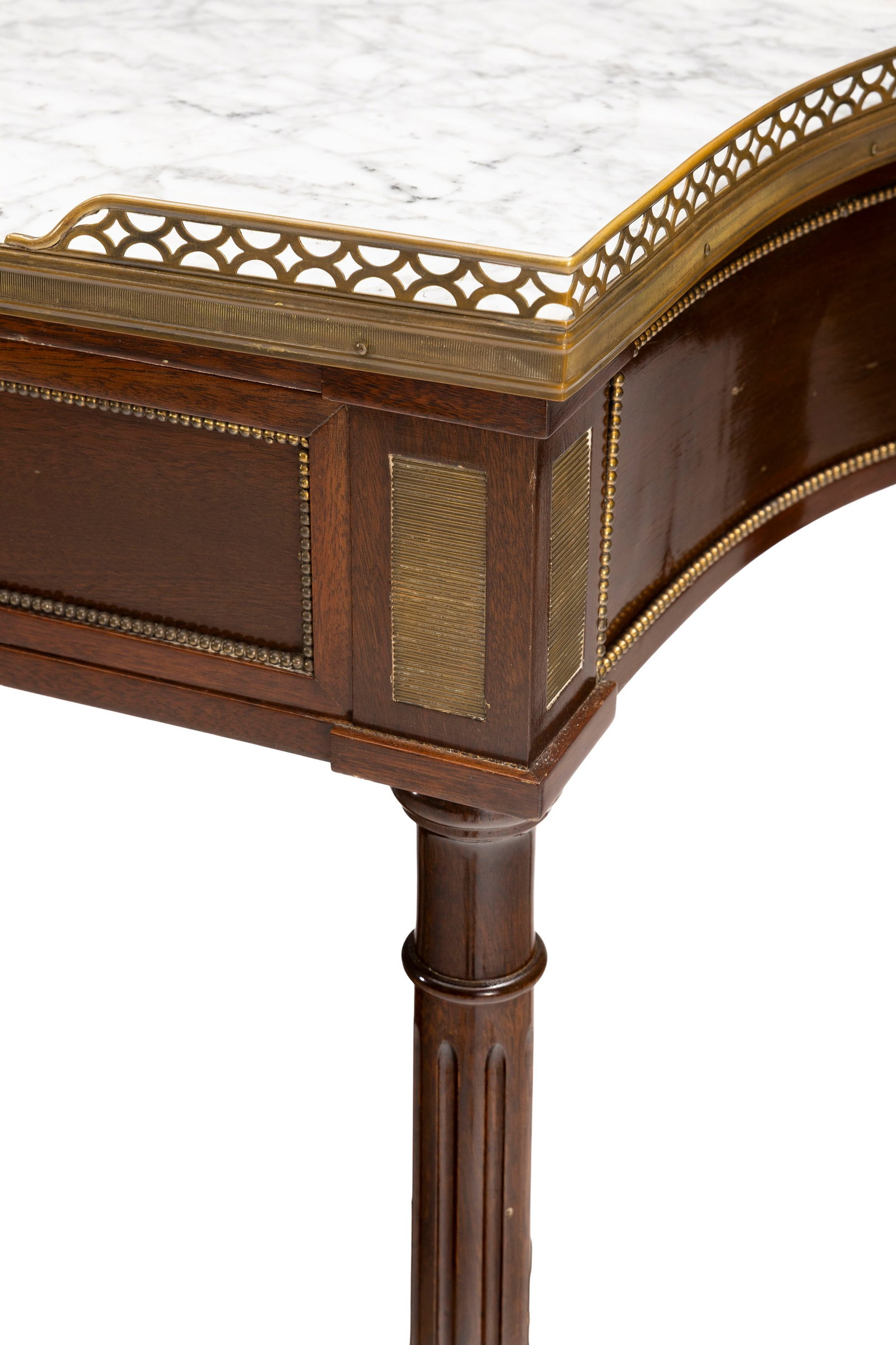 Desserte de style Louis XVI, XXe s., en acajou et placage d'acajou, ouvrant en ceinture par un tiroi - 2