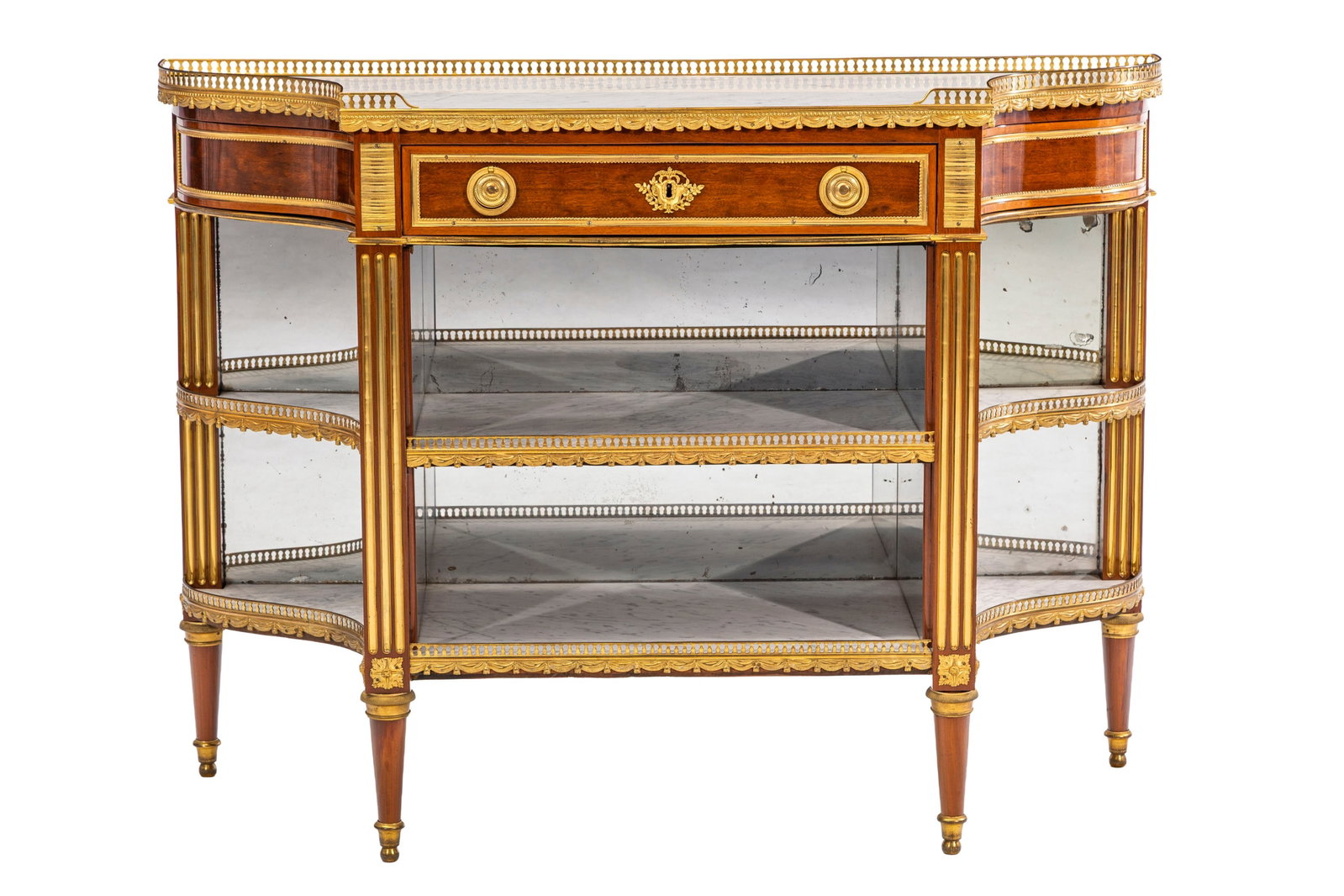 Desserte d'époque Louis XVI estampillée P.GARNIER, en acajou et placage d'acajou, un tiroi: Desserte d'époque Louis XVI estampillée P.GARNIER, en acajou et placage d'acajou, un tiroir en ceinture, plateaux en marbre blanc ceints de galeries, fonds constitués de glaces, ouvrant