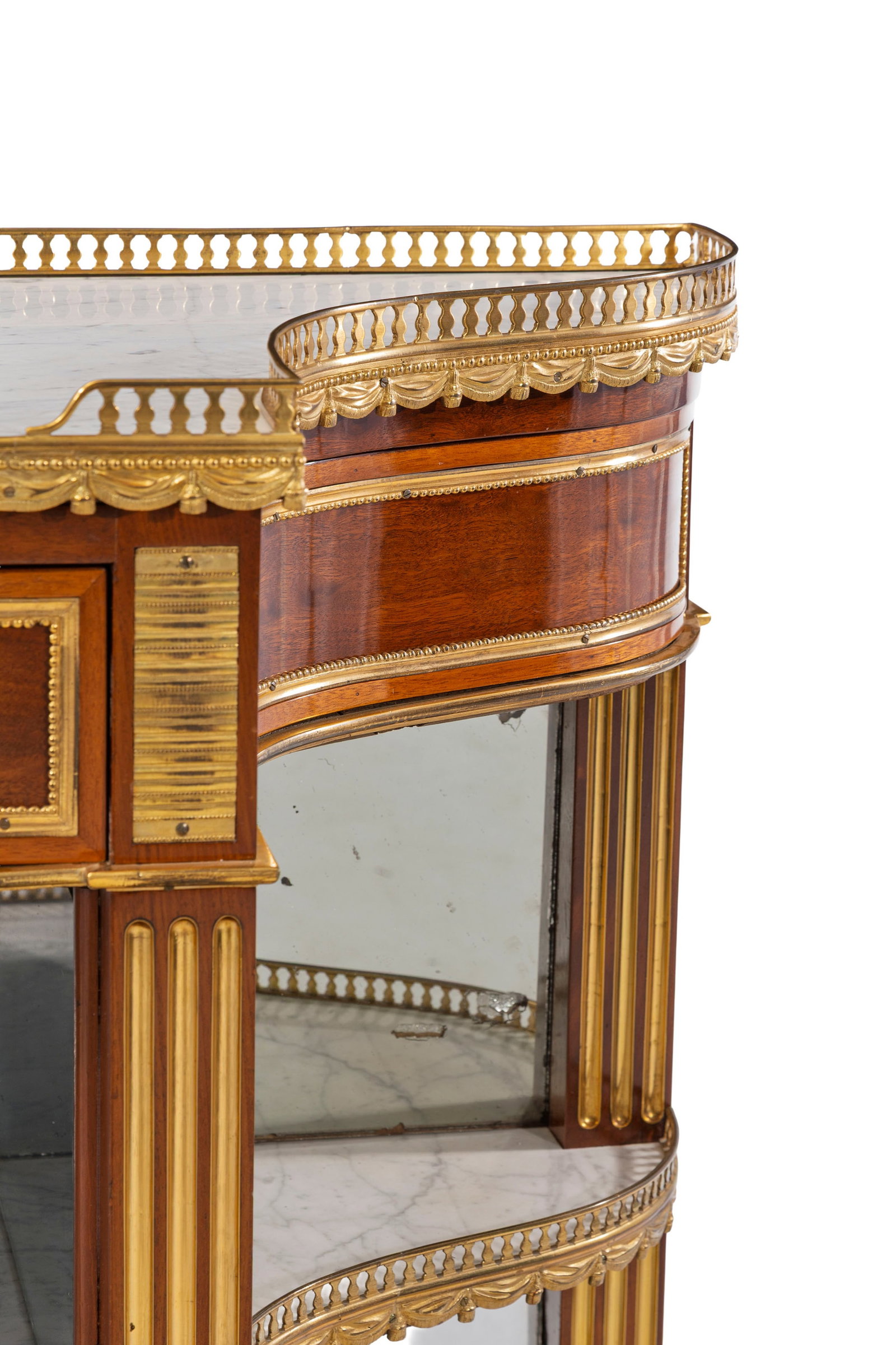 Desserte d'époque Louis XVI estampillée P.GARNIER, en acajou et placage d'acajou, un tiroi - 3