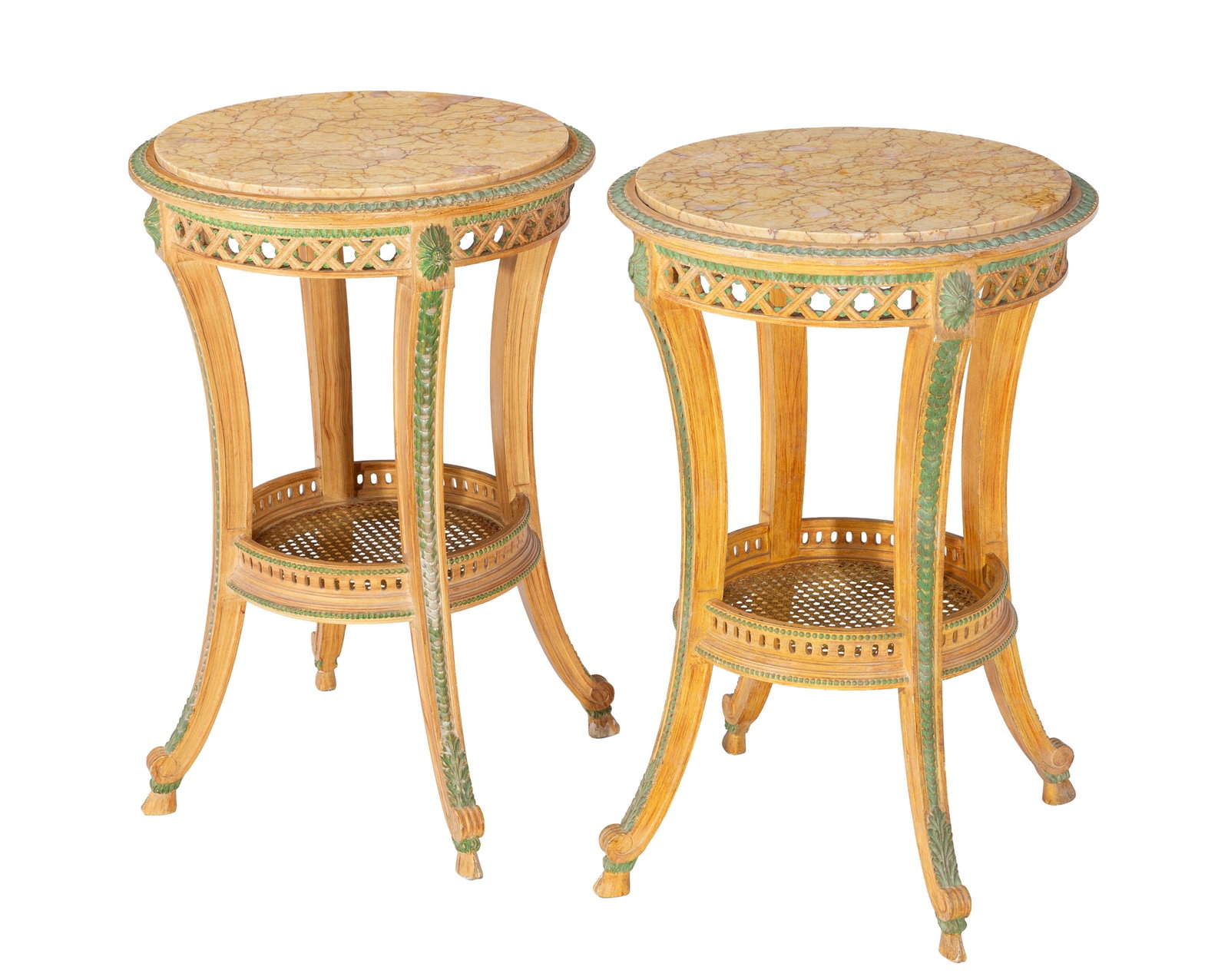 Paire de guéridons d'inspiration néoclassique, XXe s., en bois peint beige rechampi vert,  - 2