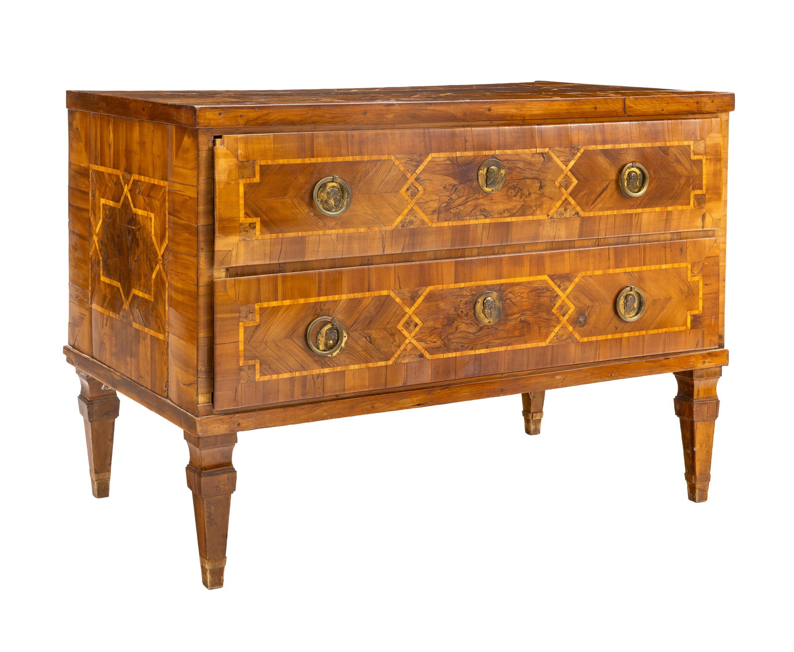 Paire de commodes, Suisse, XVIIIe s., en placage de noyer et filets de marqueterie, ouvrant par deux - 2