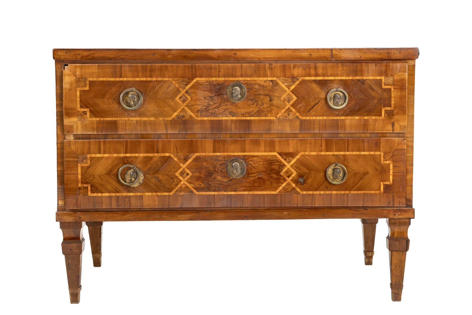 Paire de commodes, Suisse, XVIIIe s., en placage de noyer et filets de marqueterie, ouvrant par deux - 3