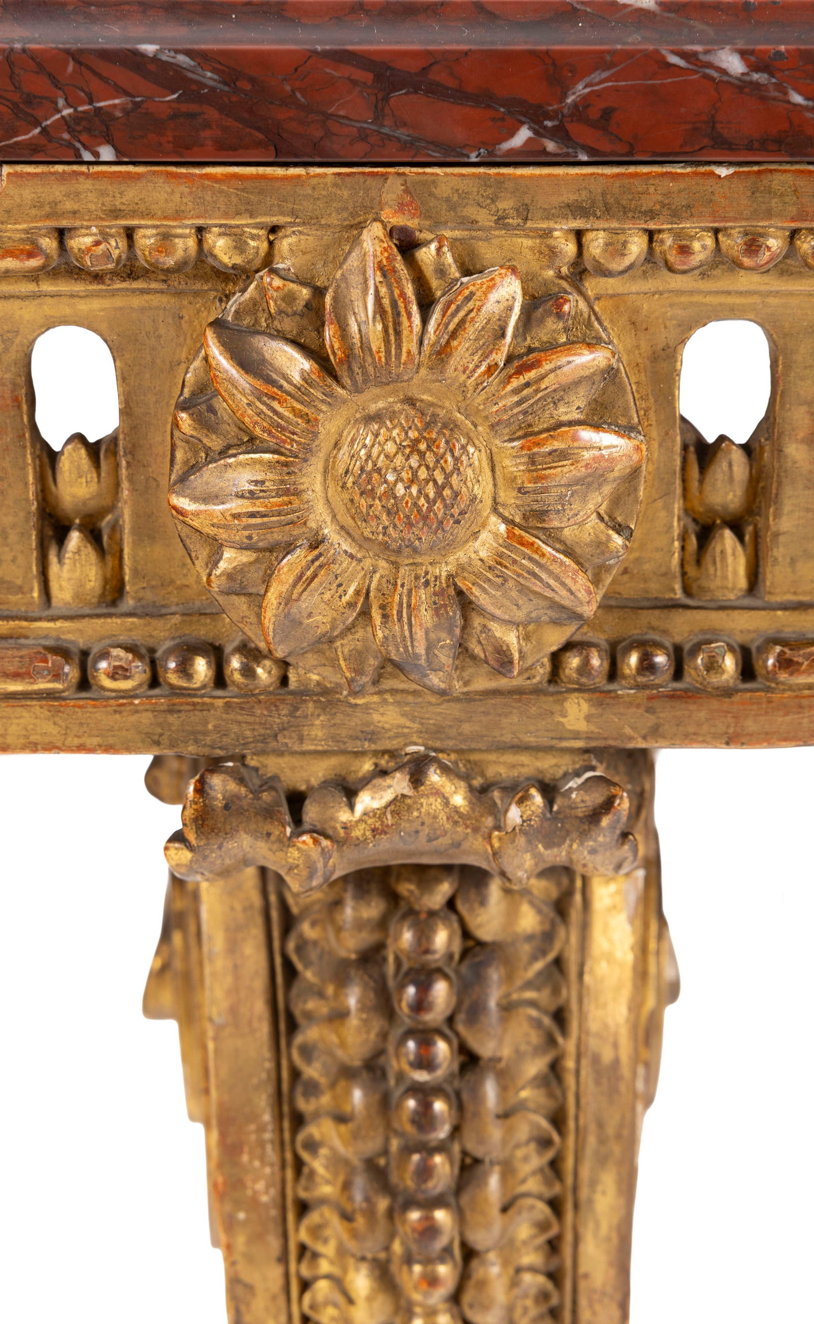 Console Néoclassique, fin du XVIIIe s., en bois sculpté et doré à décor de  - 3