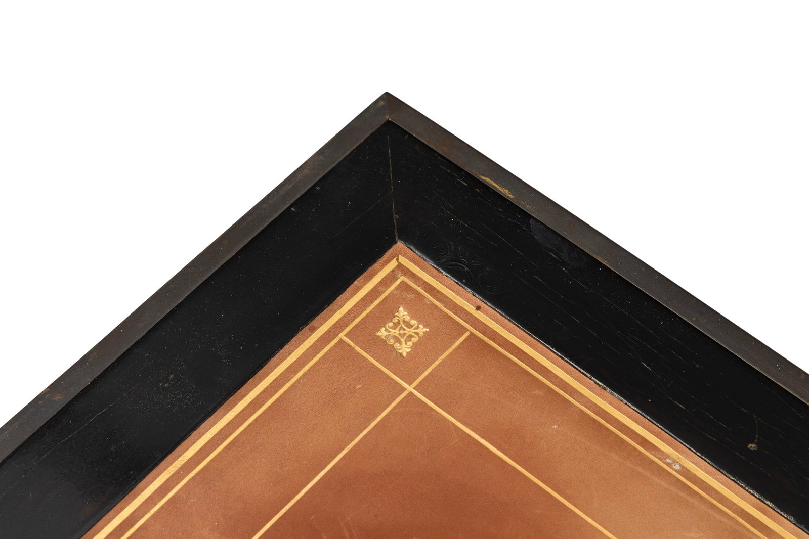 Bureau plat, début XIXe s., en placage d'acajou et bois blond, ouvrant par trois tiroirs en cei - 4