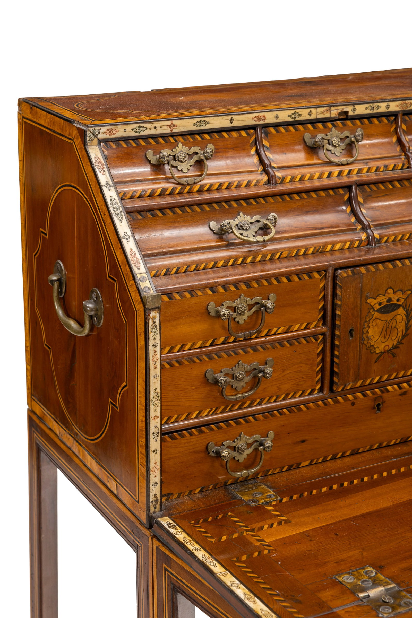Petit cabinet, probablement Autriche-Hongrie, XIXe s., en bois de placage, filets de marqueterie et  - 3