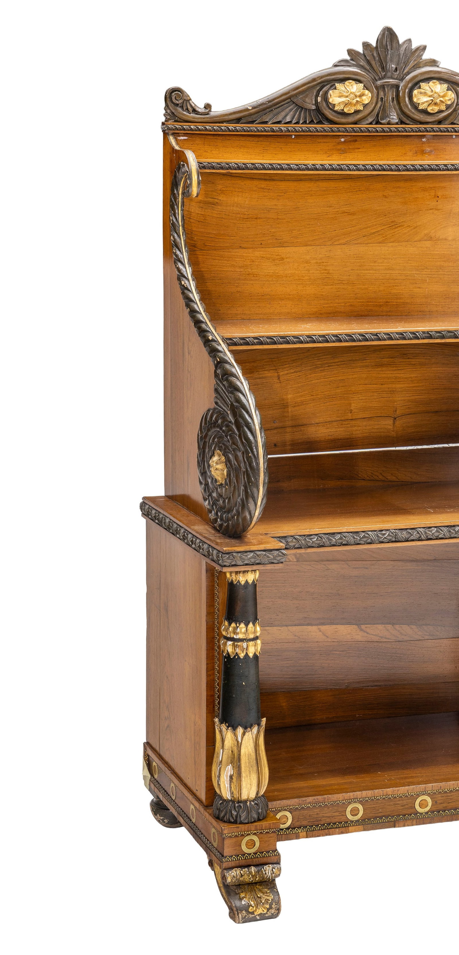 Etagère basse de style Regency, XIXe s., en placage de palissandre, bois noirci et doré, & - 2