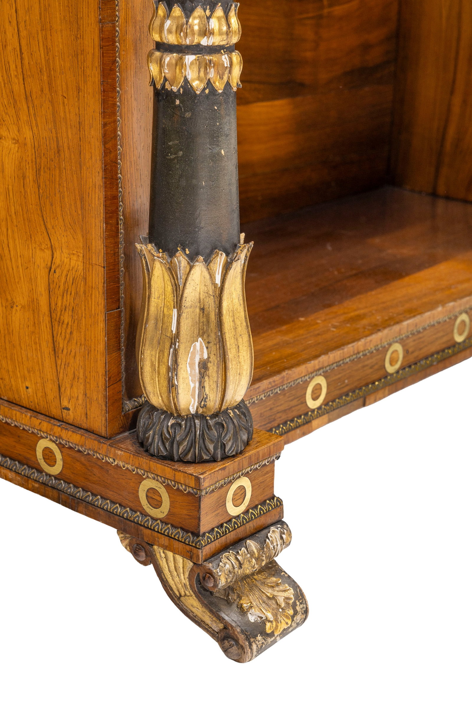 Etagère basse de style Regency, XIXe s., en placage de palissandre, bois noirci et doré, & - 3