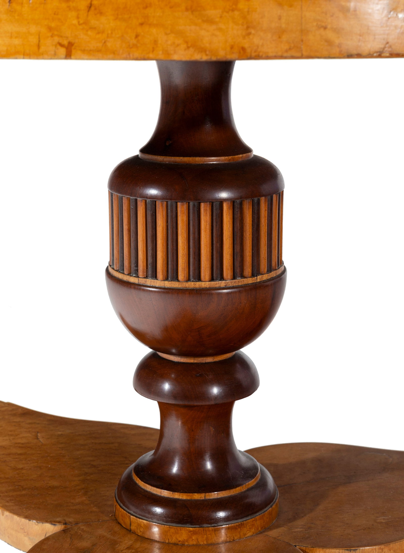 Guéridon d'époque Biedermeier, en placage de loupe de bouleau de Carélie et noyer, pl - 2