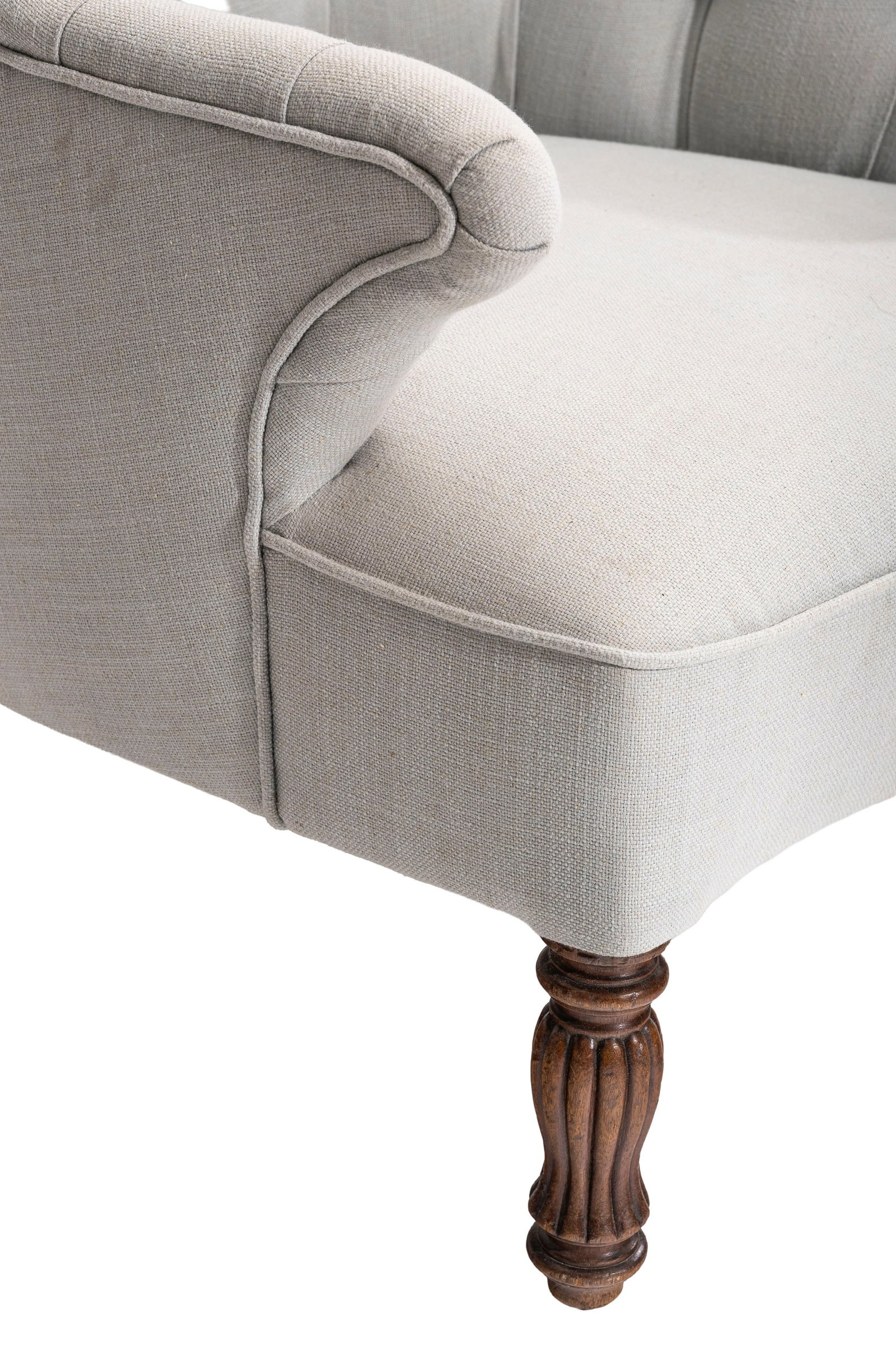 Fauteuil crapaud, début du XXe s., garniture en tissu bleu capitonné, pieds balustres cann - 2