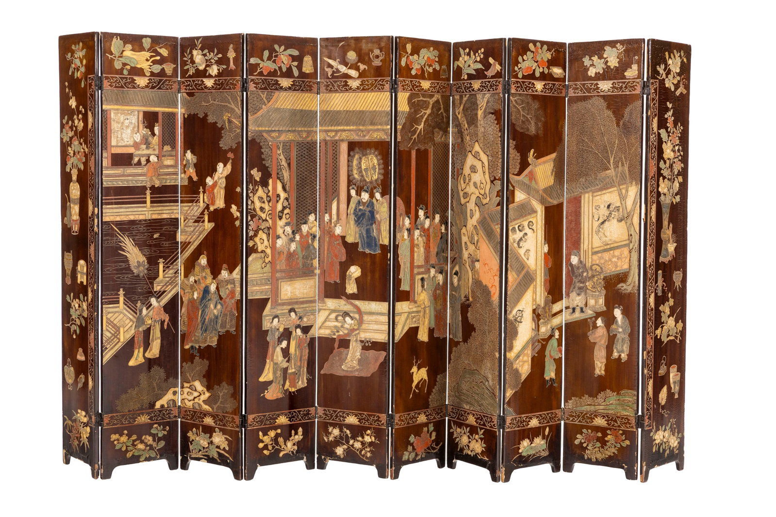 Paravent à 10 lés, Chine, XIXe s., en laque de Coromandel à décor de scènes: Paravent à 10 lés, Chine, XIXe s., en laque de Coromandel à décor de scènes animées dans un palais, dimensions d'un lé: 109x22 cm Condition présence de craquelu