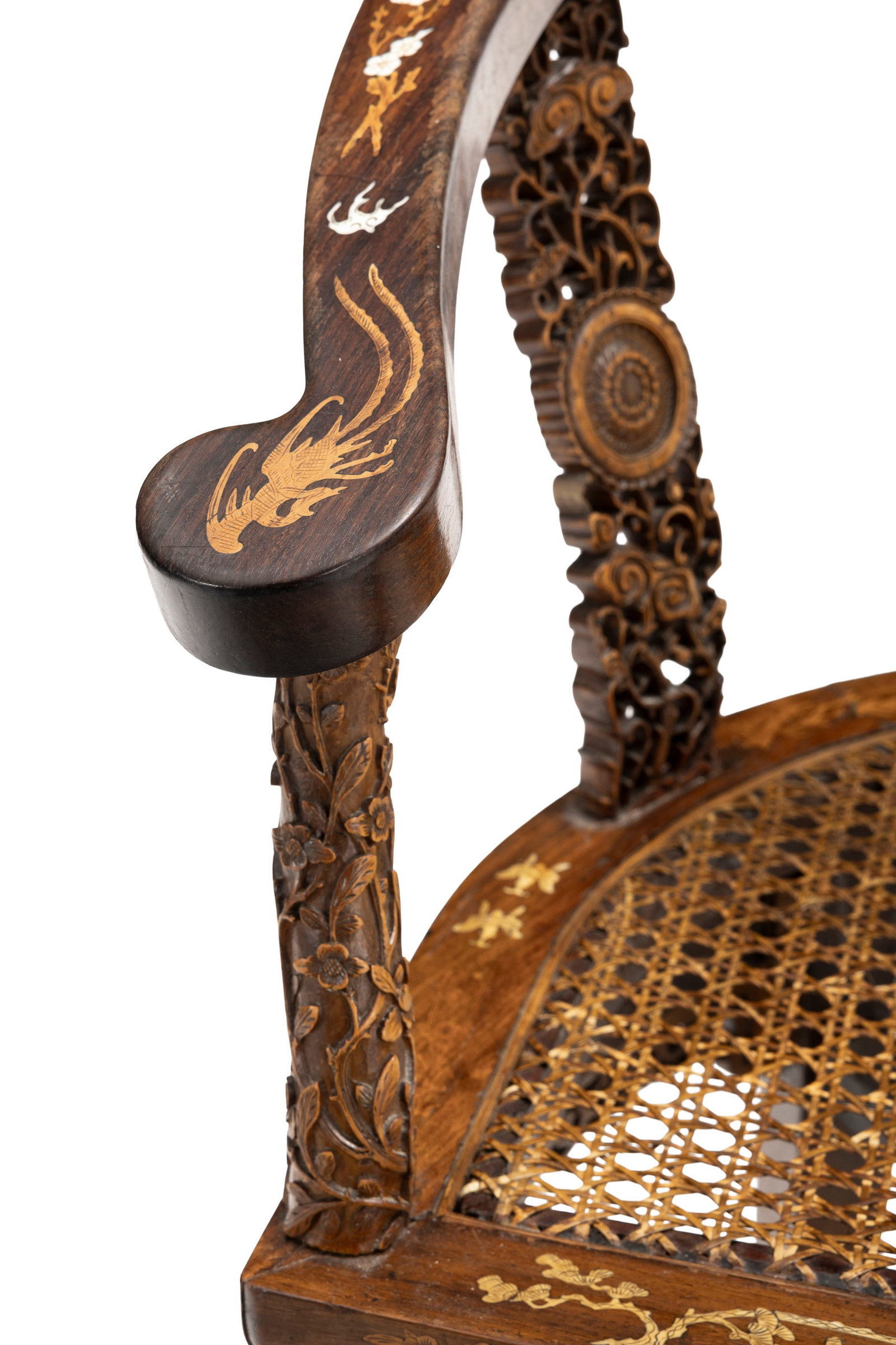 Fauteuil, Peranakan, XIXe s., en bois naturel sculpté et incrustations d'ivoire et bois fruitie - 2