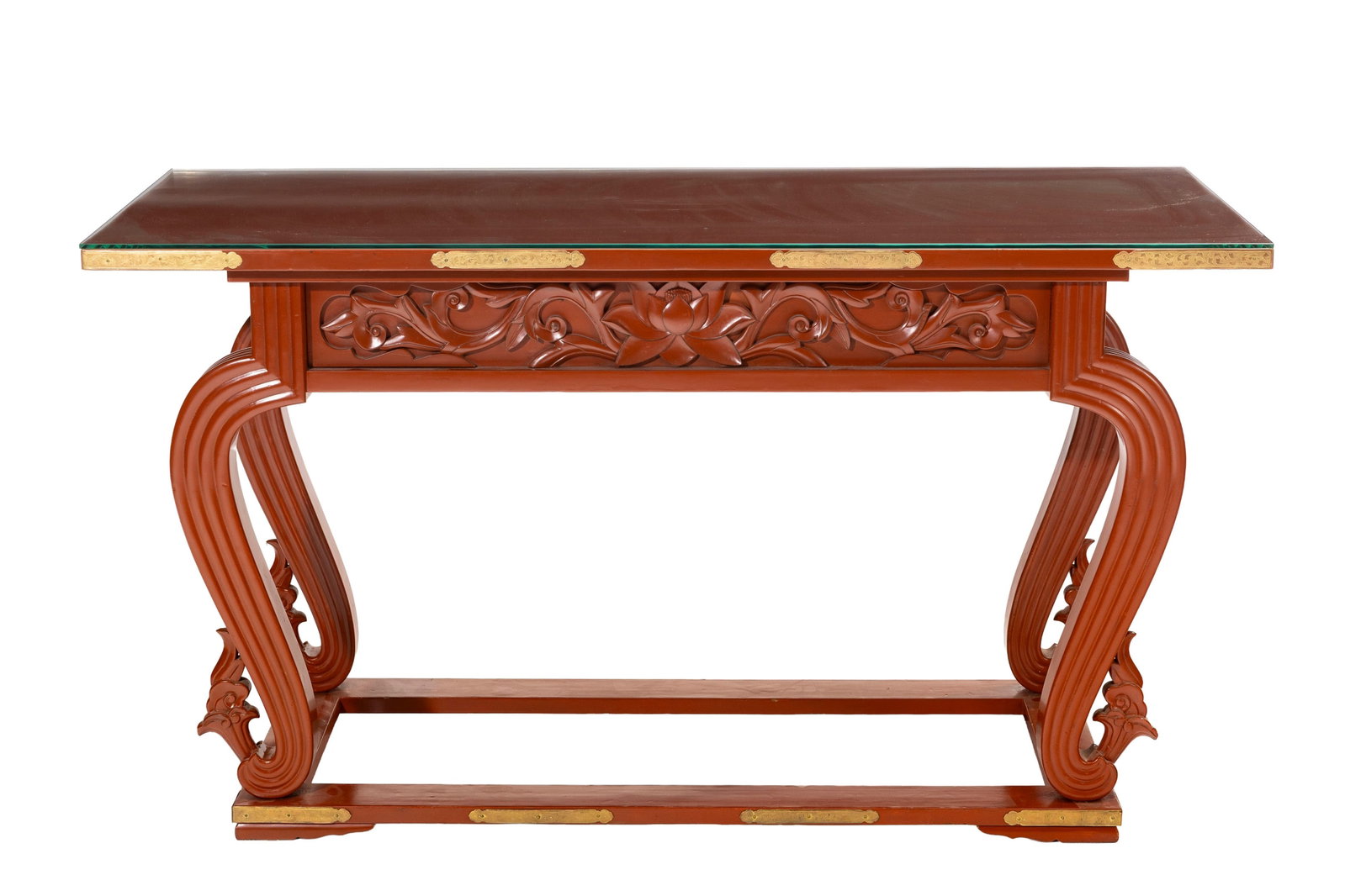 Console, Chine, XXe s., en bois laqué rouge à décor sculpté de nénuphars, m: Console, Chine, XXe s., en bois laqué rouge à décor sculpté de nénuphars, montants galbés entretoisés, 73x131x54 cm Pour ce lot, la TVA due par l'acheteur est