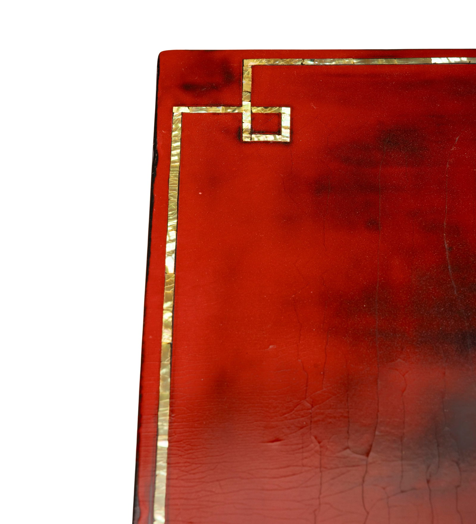 Table basse, Chine, XXe s., en bois laqué rouge avec incrustations de nacre, 34x91x106 cm - 4