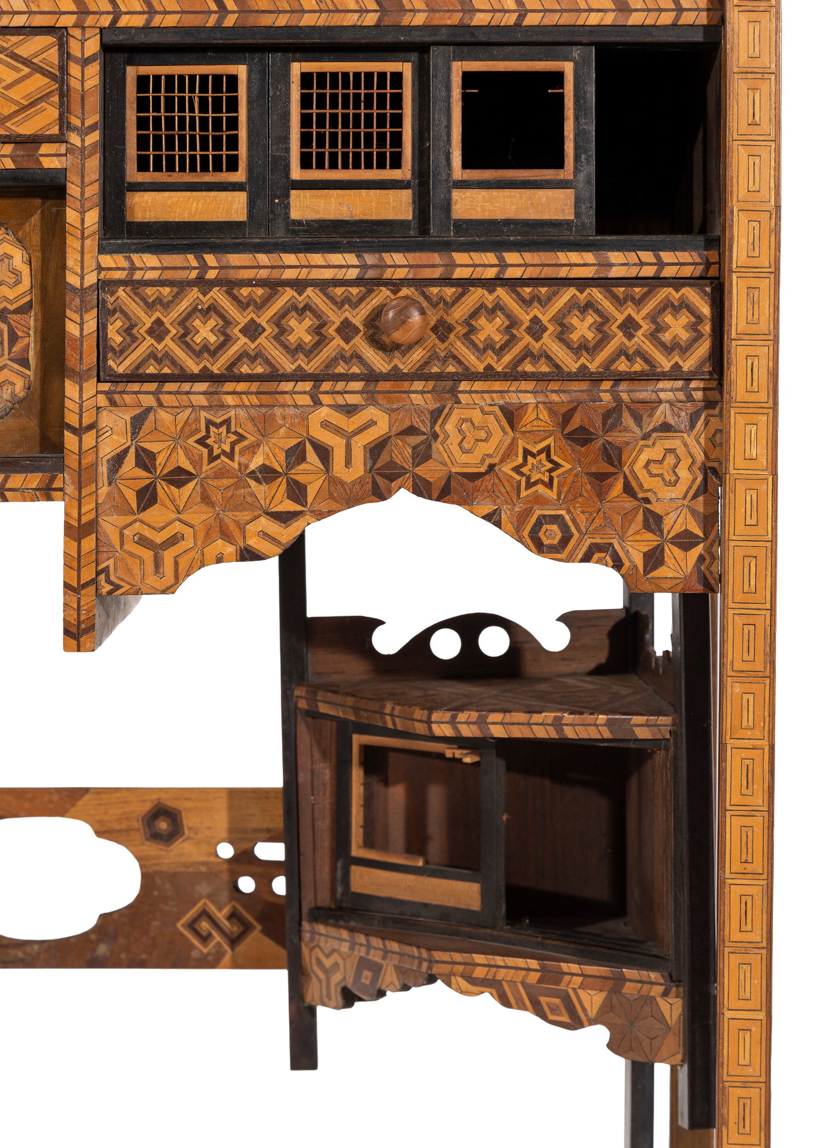 Cabinet Shodana, Japon, début XXe s., en marqueterie de motifs géométriques, ouvrant  - 2