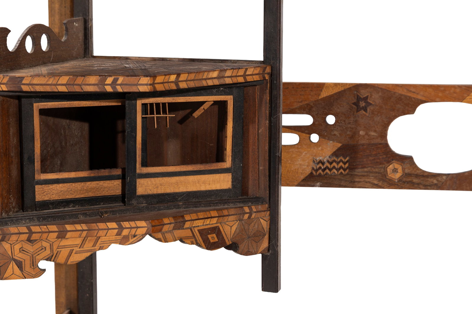 Cabinet Shodana, Japon, début XXe s., en marqueterie de motifs géométriques, ouvrant  - 5