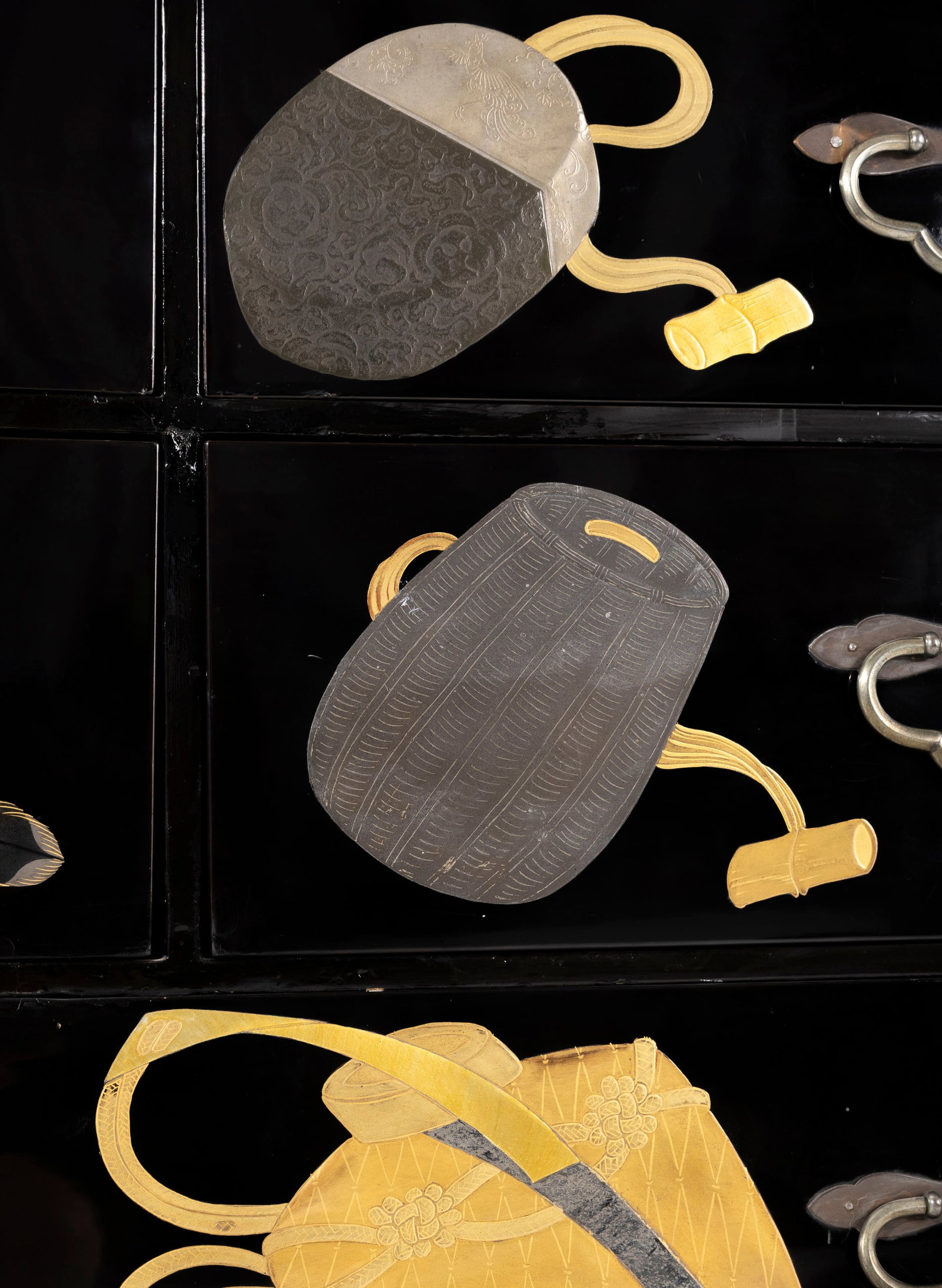 Cabinet, Japon, époque Meiji, en bois laqué noir et ferrures patinées à déc - 16