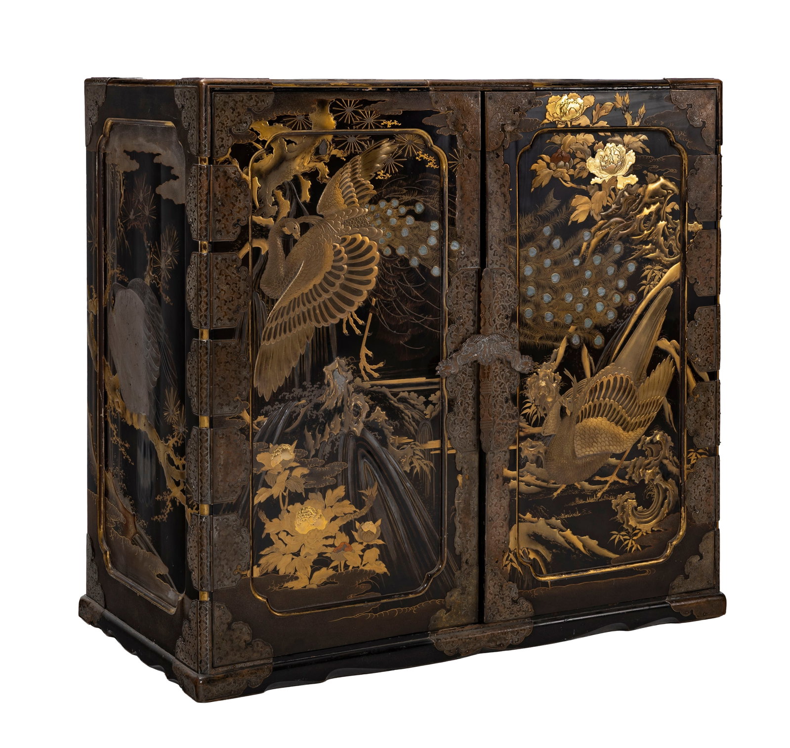 Cabinet, Japon, époque Meiji, en bois laqué noir et ferrures patinées à déc - 2