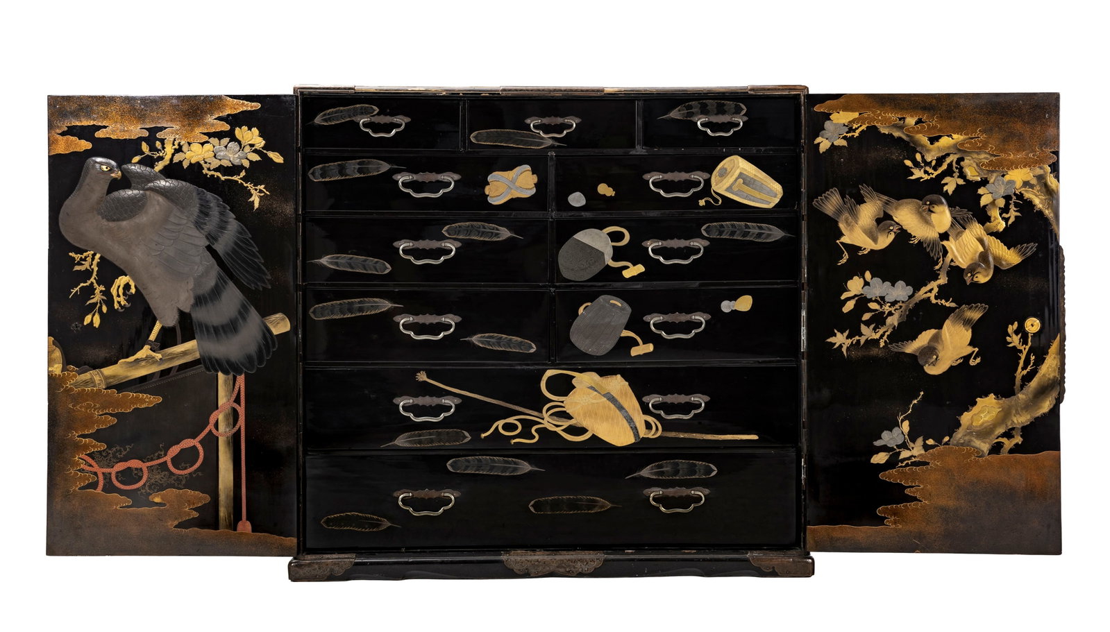 Cabinet, Japon, époque Meiji, en bois laqué noir et ferrures patinées à déc - 3