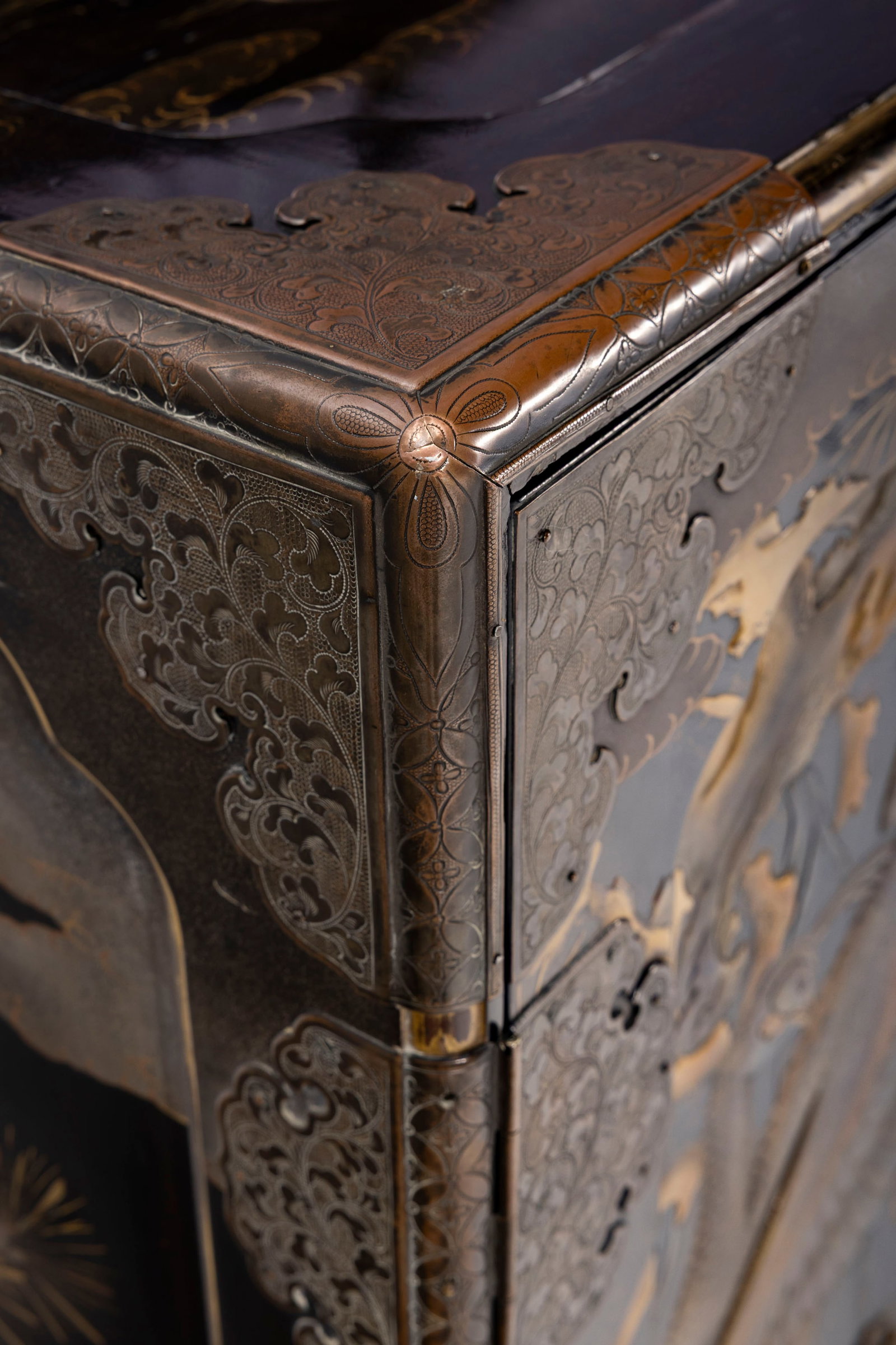 Cabinet, Japon, époque Meiji, en bois laqué noir et ferrures patinées à déc - 9