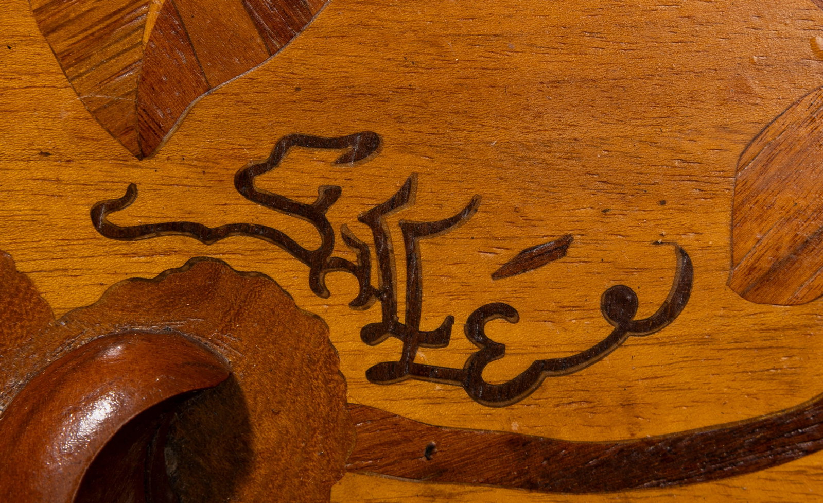 Paire de guéridons Libellules d'époque Art Nouveau signés Gallé, en noyer moulur - 14