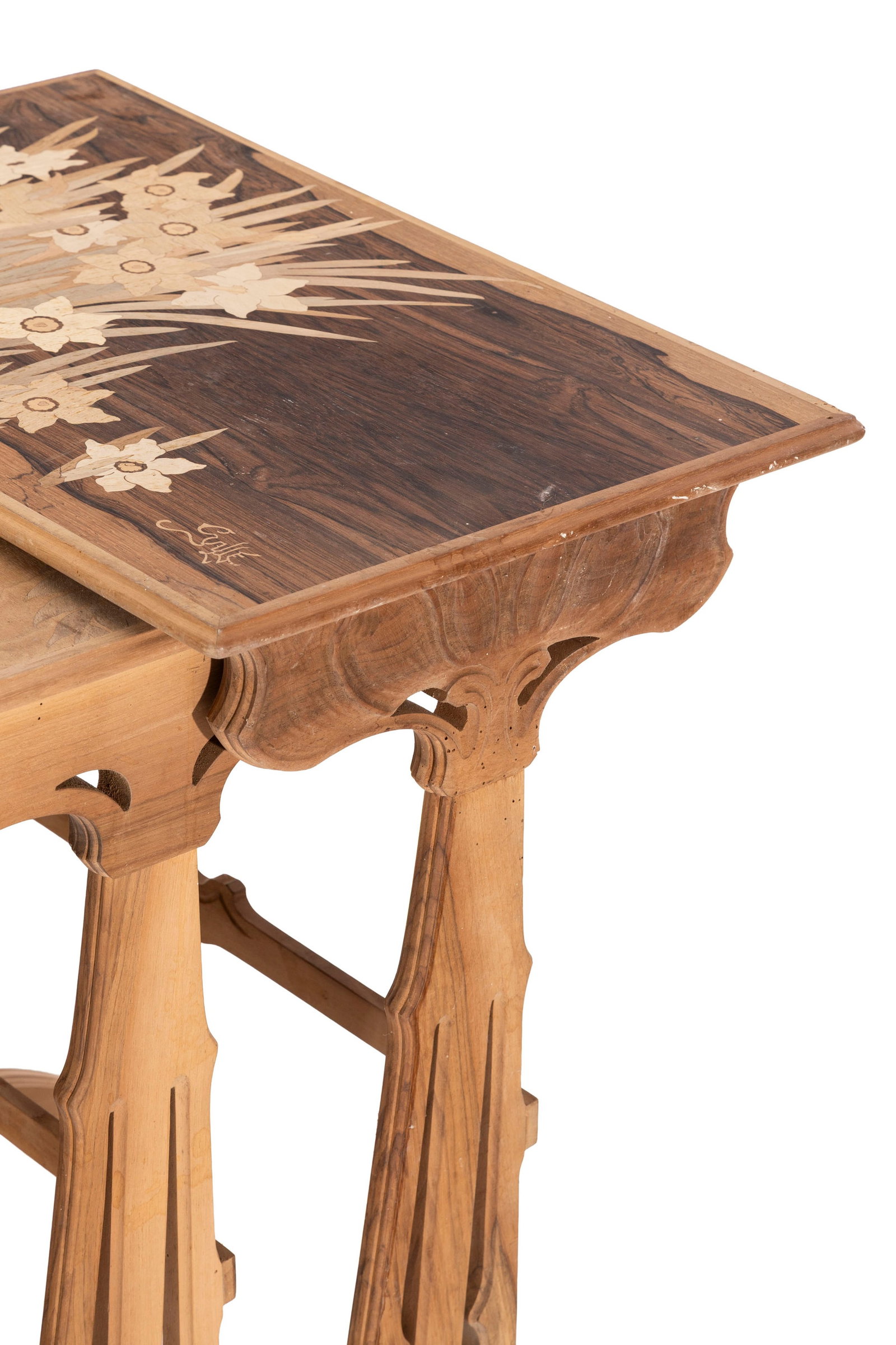 Suite de 4 tables gigognes d'époque Art Nouveau signées Gallé, à plateaux marque - 4