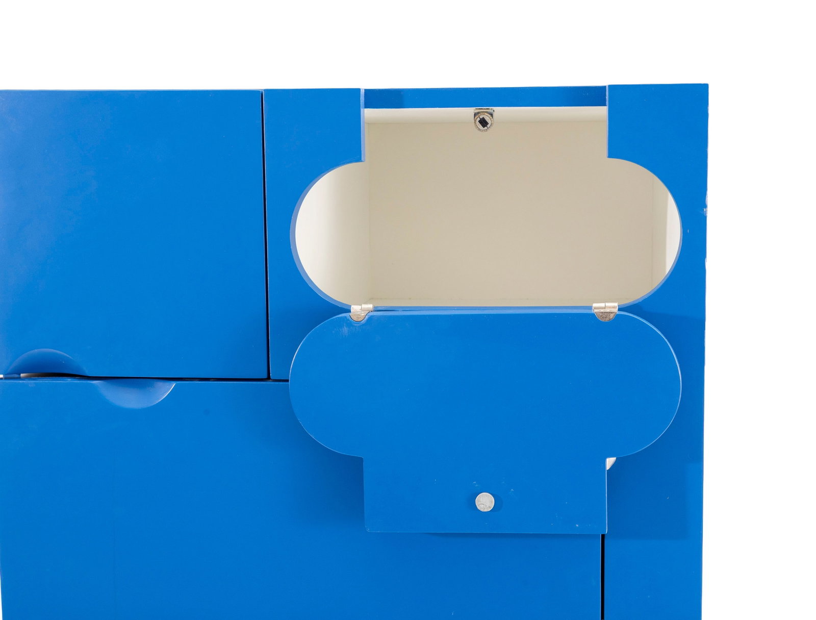 Cabinet Squadra par Klaus Vogt (né en 1938), en mélaminé laqué bleu, ouvrant en  - 2